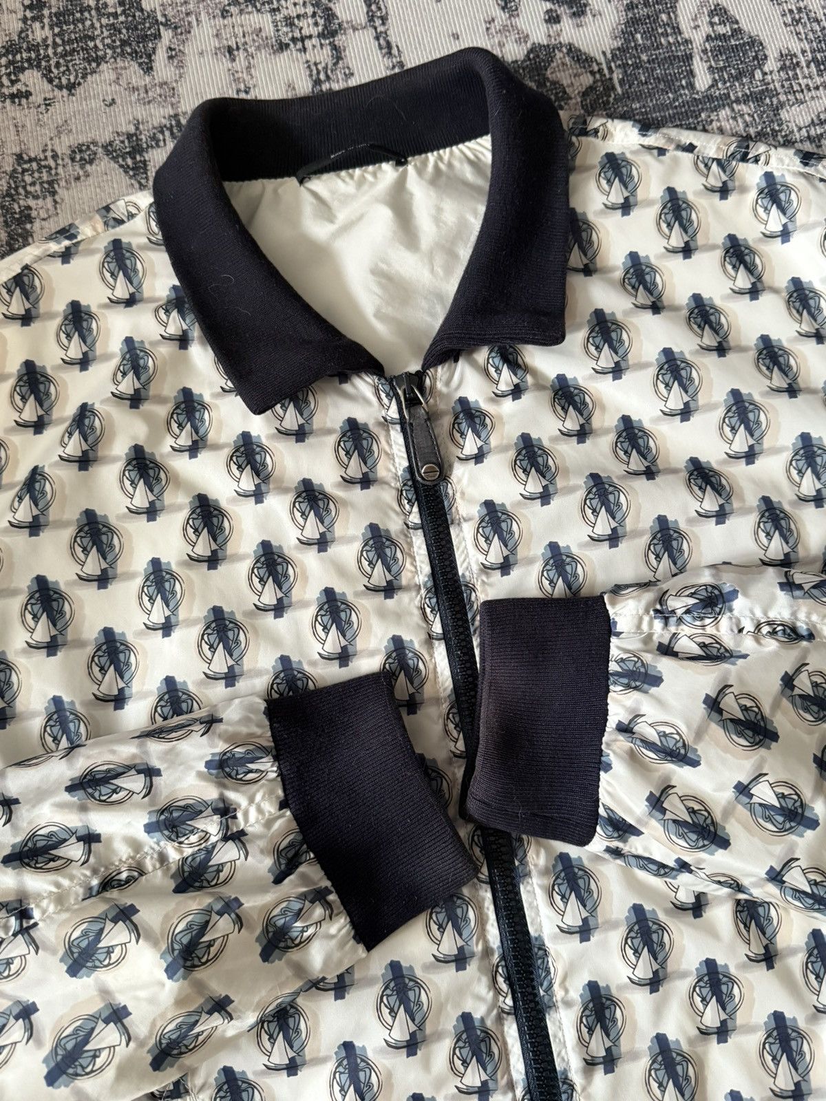 Gucci 🔥GUCCI MONOGRAM JACKET WHITE AND BLACK Size US L / EU 52-54 / 3 - 11 Thumbnail