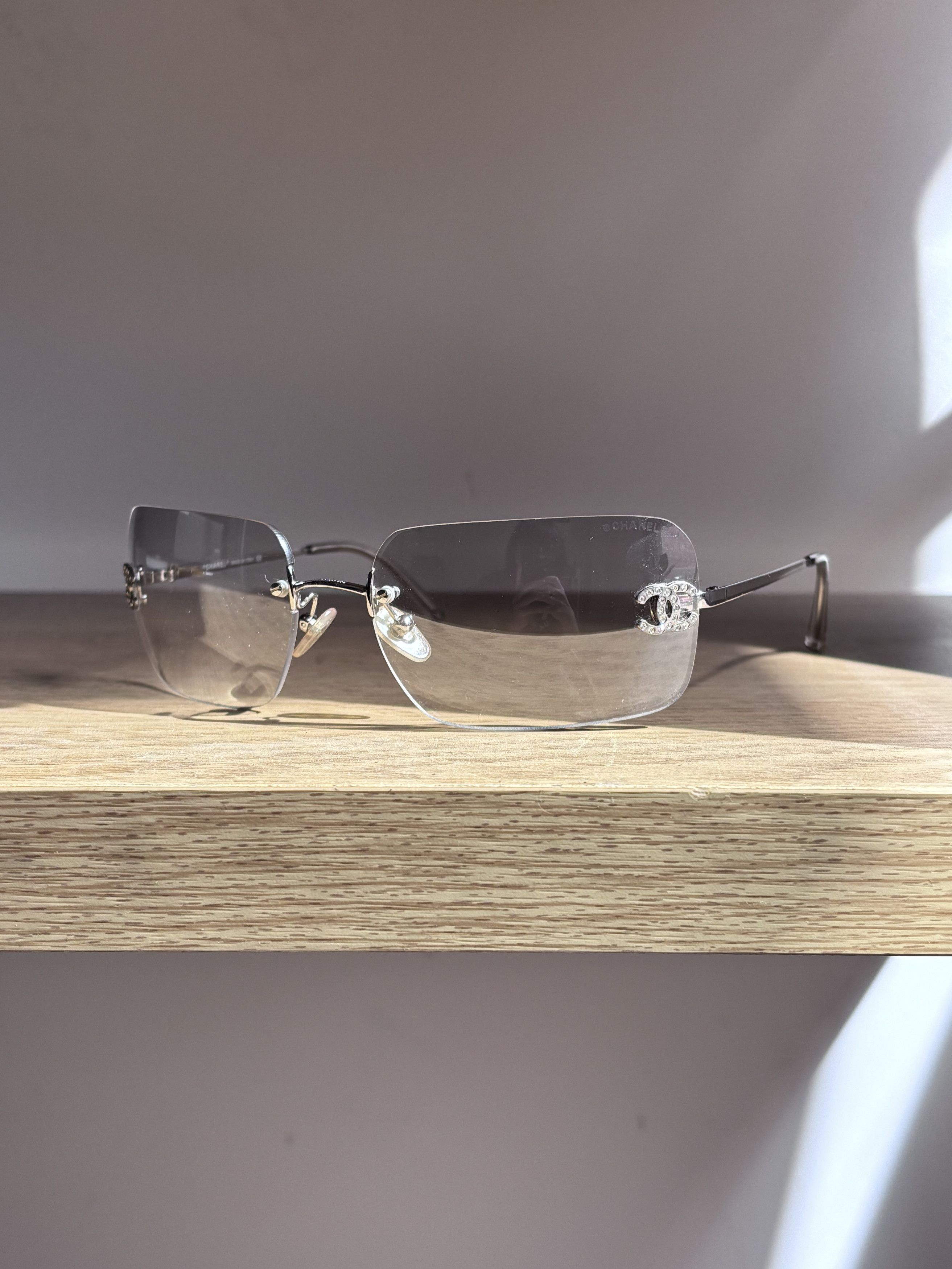 Chanel Chanel Sunglasses 4017-D Rhinestone Logo Rimless Vintage Size ONE SIZE - 1 Thumbnail