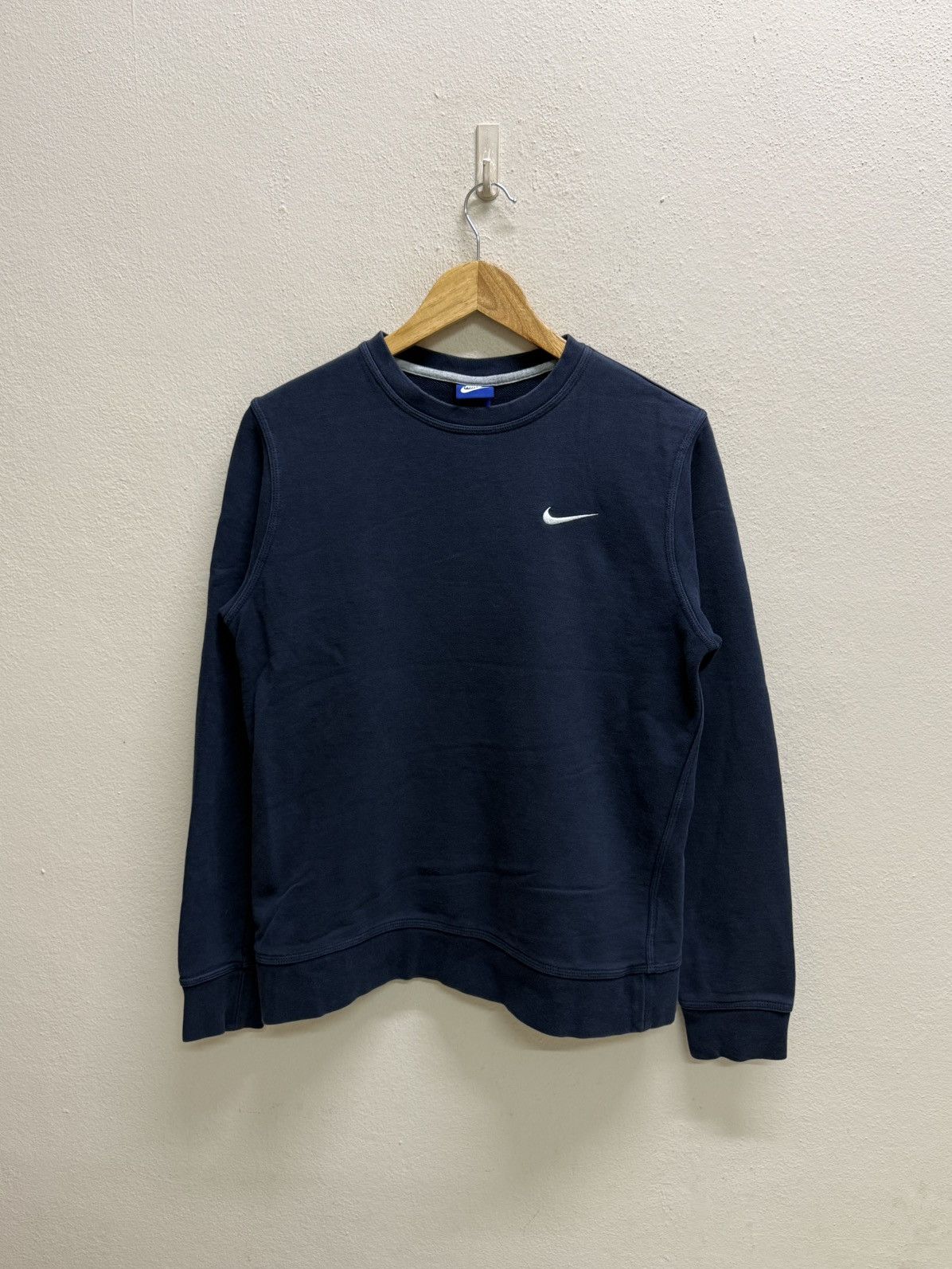 Nike Nike Swoosh Blue Tag Small Logo Sweatshirt Size US S / EU 44-46 / 1 - 18 Thumbnail
