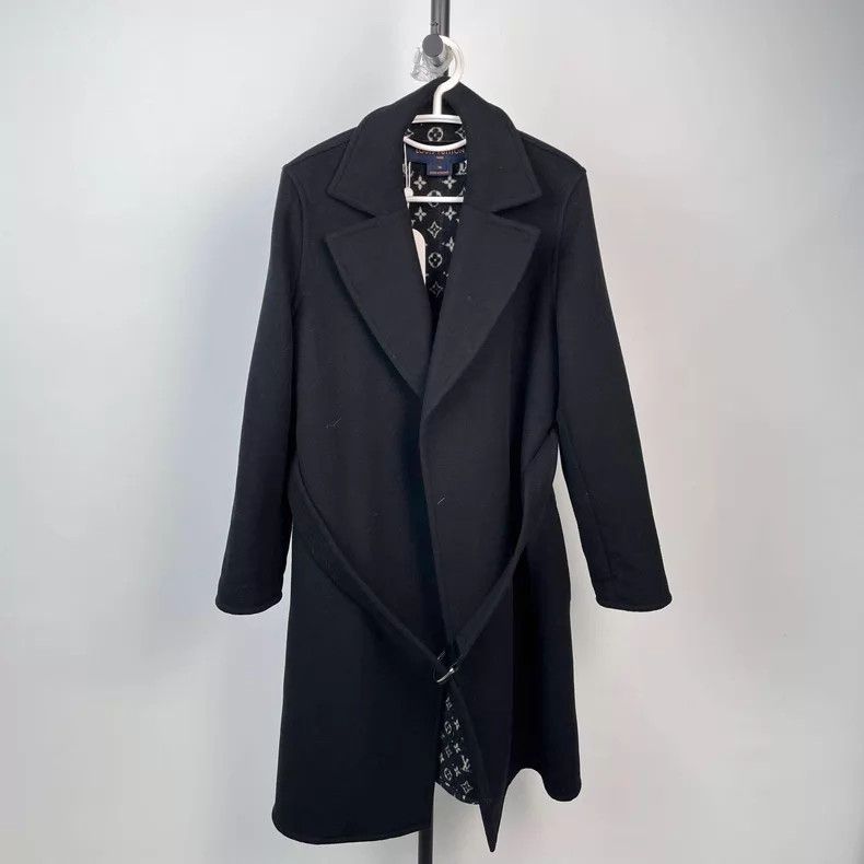 Louis Vuitton Louis Vuitton Wool lapel long-sleeve belted coat with pres Size XS / US 0-2 / IT 36-38 - 1 Thumbnail