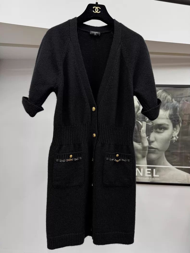 Chanel Chanel Black V-neck cashmere knitted dress Size XS / US 0-2 / IT 36-38 - 1 Thumbnail