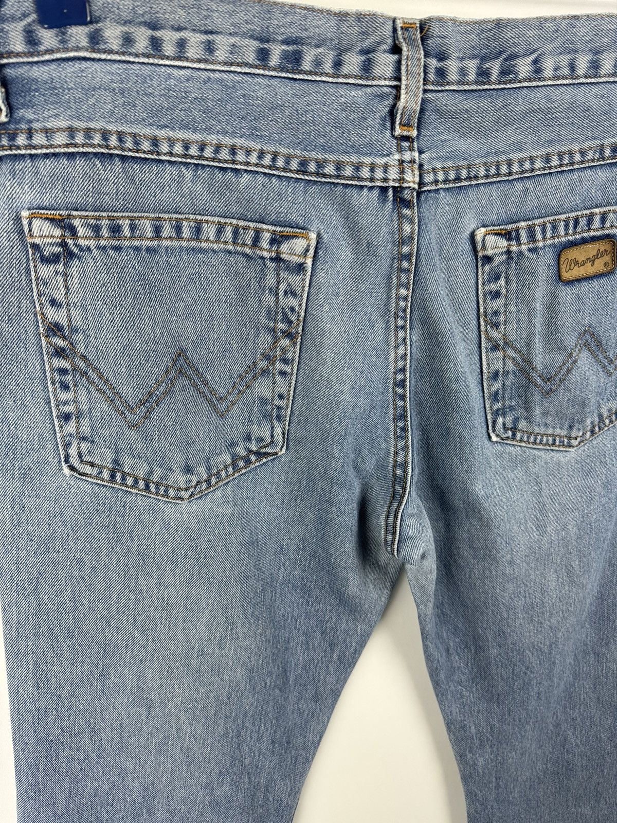 Vintage Essential Wrangler Regular Fit Light Wash Cotton Denim Jeans Size US 32 / EU 48 - 10 Thumbnail