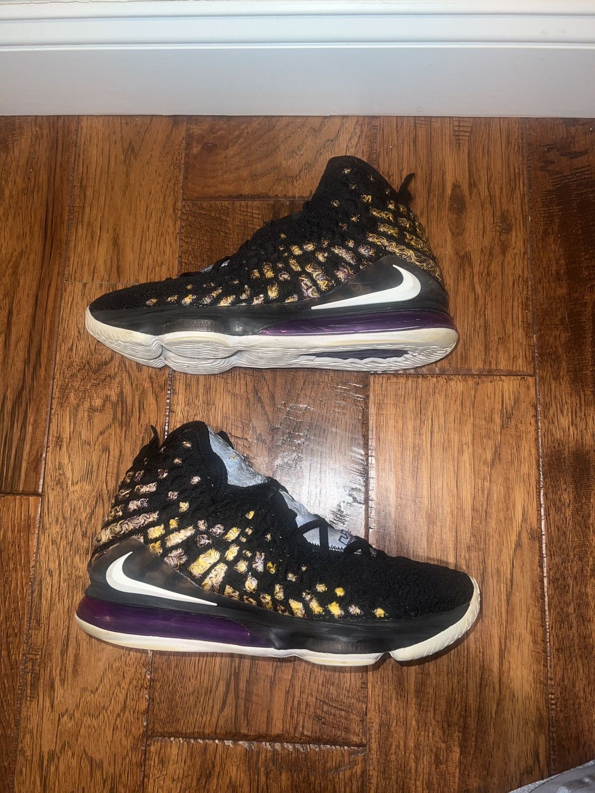 Nike NIKE LEBRON 17 XVII Air Max 2019 Jordan Lakers Yellow Purple Size US 12 / EU 45 - 3 Thumbnail