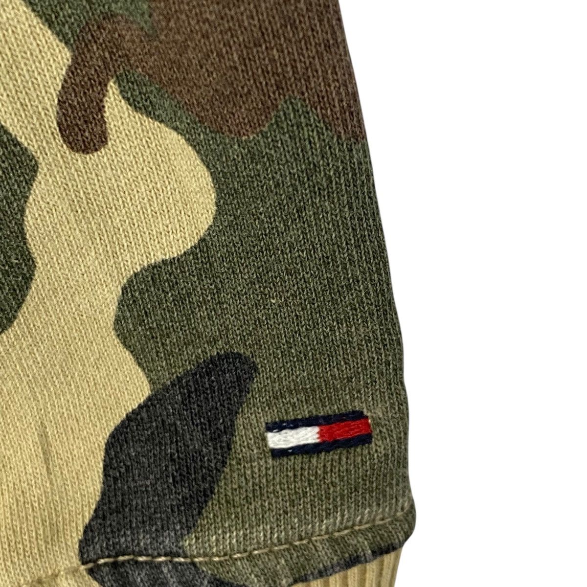 Other Vintage Tommy Jeans Camouflage Hoodie Sweater Big Logo Size US XL / EU 56 / 4 - 5 Thumbnail