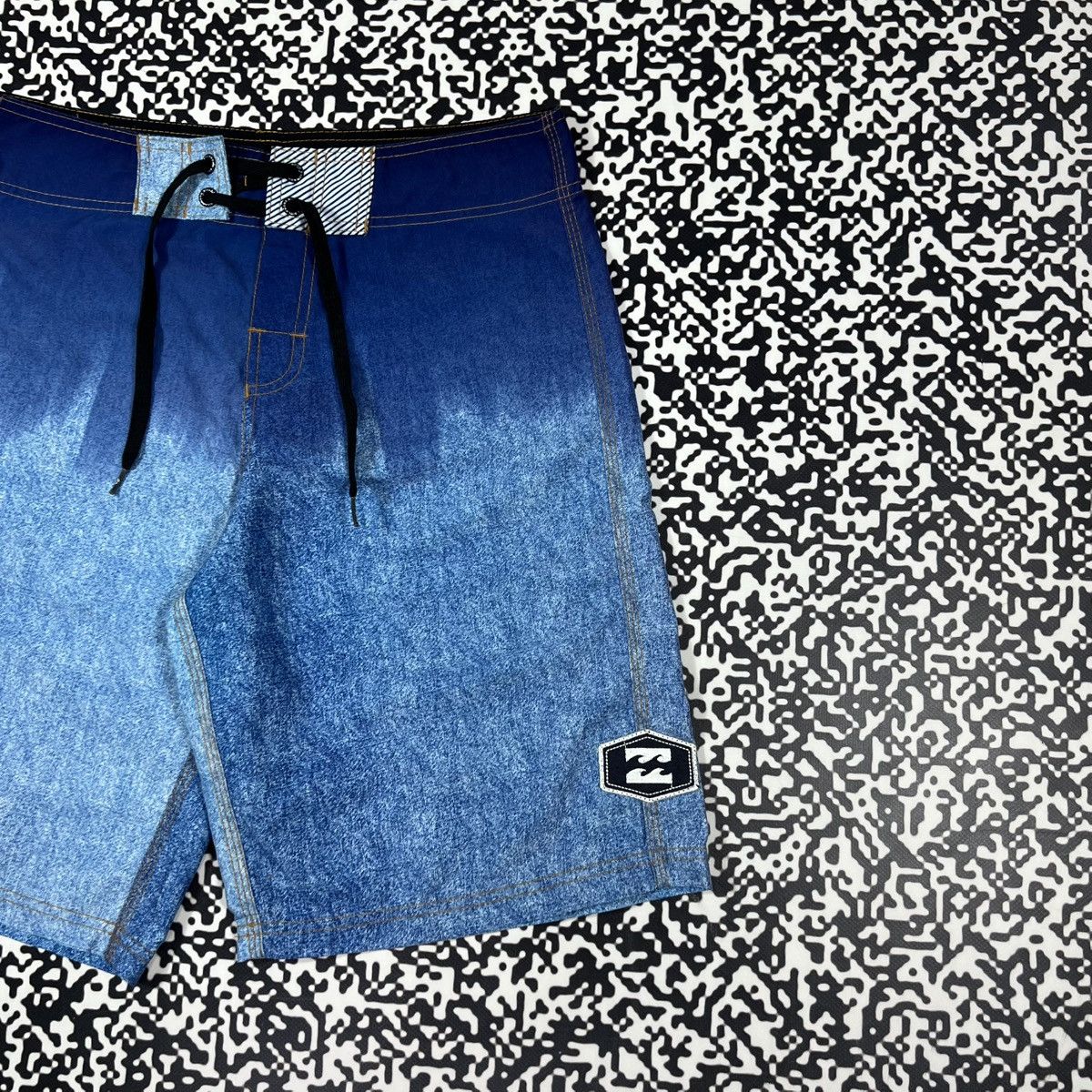 Billabong Vintage Y2K Billabong Wave Print Surf Retro Style Shorts Size US 32 / EU 48 - 6 Thumbnail