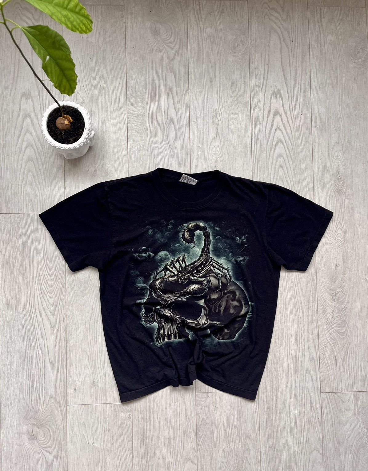 Vintage Vintage🤯glowing in the dark🤯 scorpion simple stitch t-shirt Size US L / EU 52-54 / 3 - 1 Thumbnail