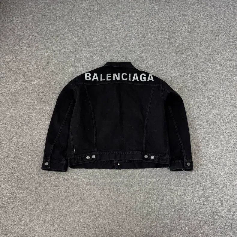 Balenciaga Balenciaga Back Crystal Logo Faded Washed Denim Jacket Size XXS / US 00 / IT 34 - 2 Thumbnail