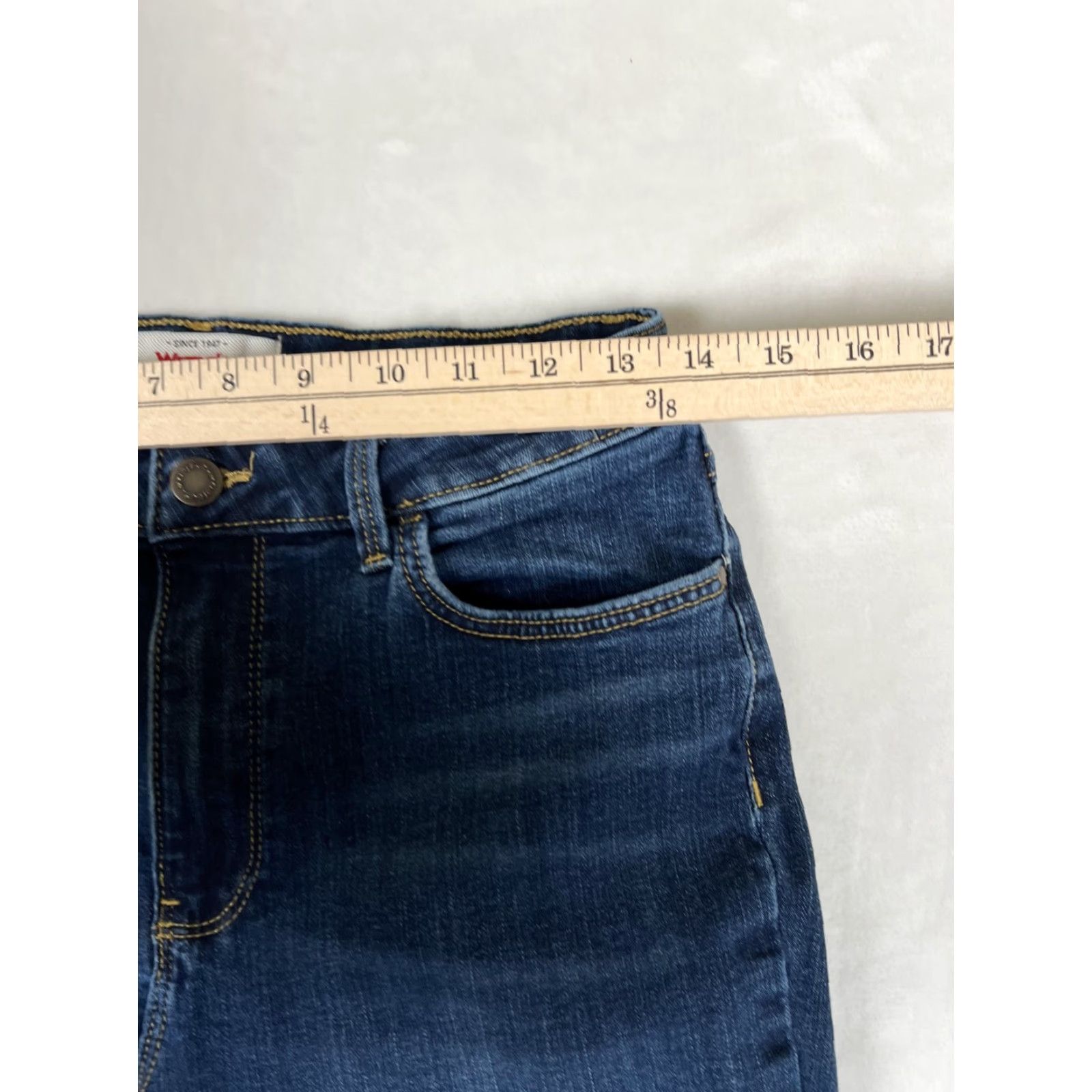 Wrangler Wrangler Jeans Womens 6x34 High Rise True Straight Denim Medium Wash Stretch 5-Pocket Blue Regular Waist 26 in Inseam 34 in Size 28" / US 6 / IT 42 - 7 Thumbnail