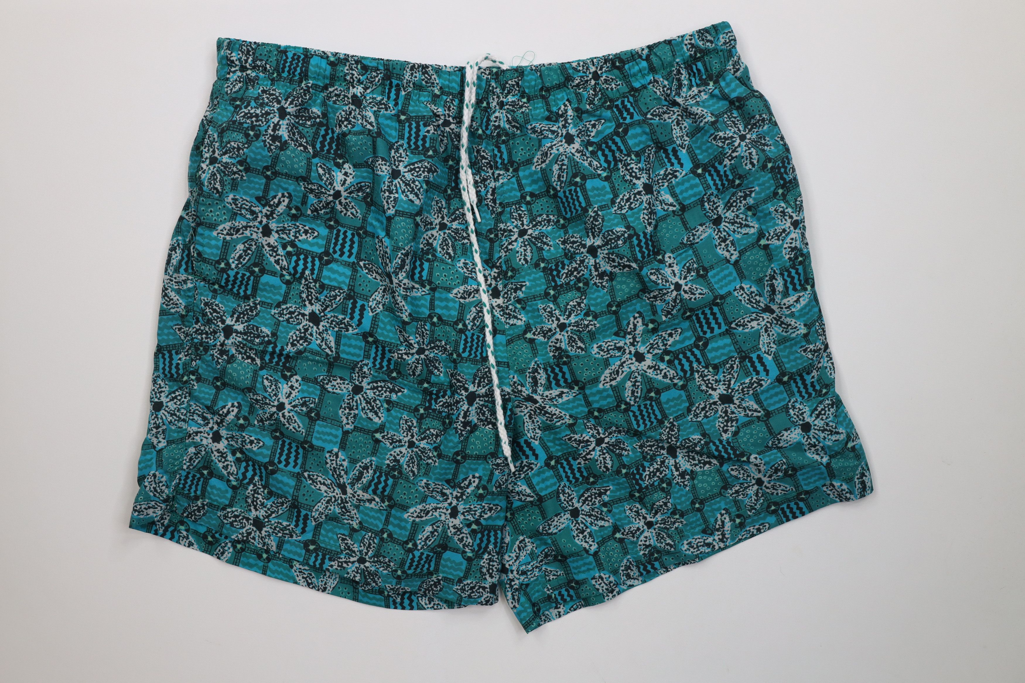 Vintage Vintage 90s Streetwear Flower Plaid Lined Shorts Swim Trunks Size US 34 / EU 50 - 1 Thumbnail