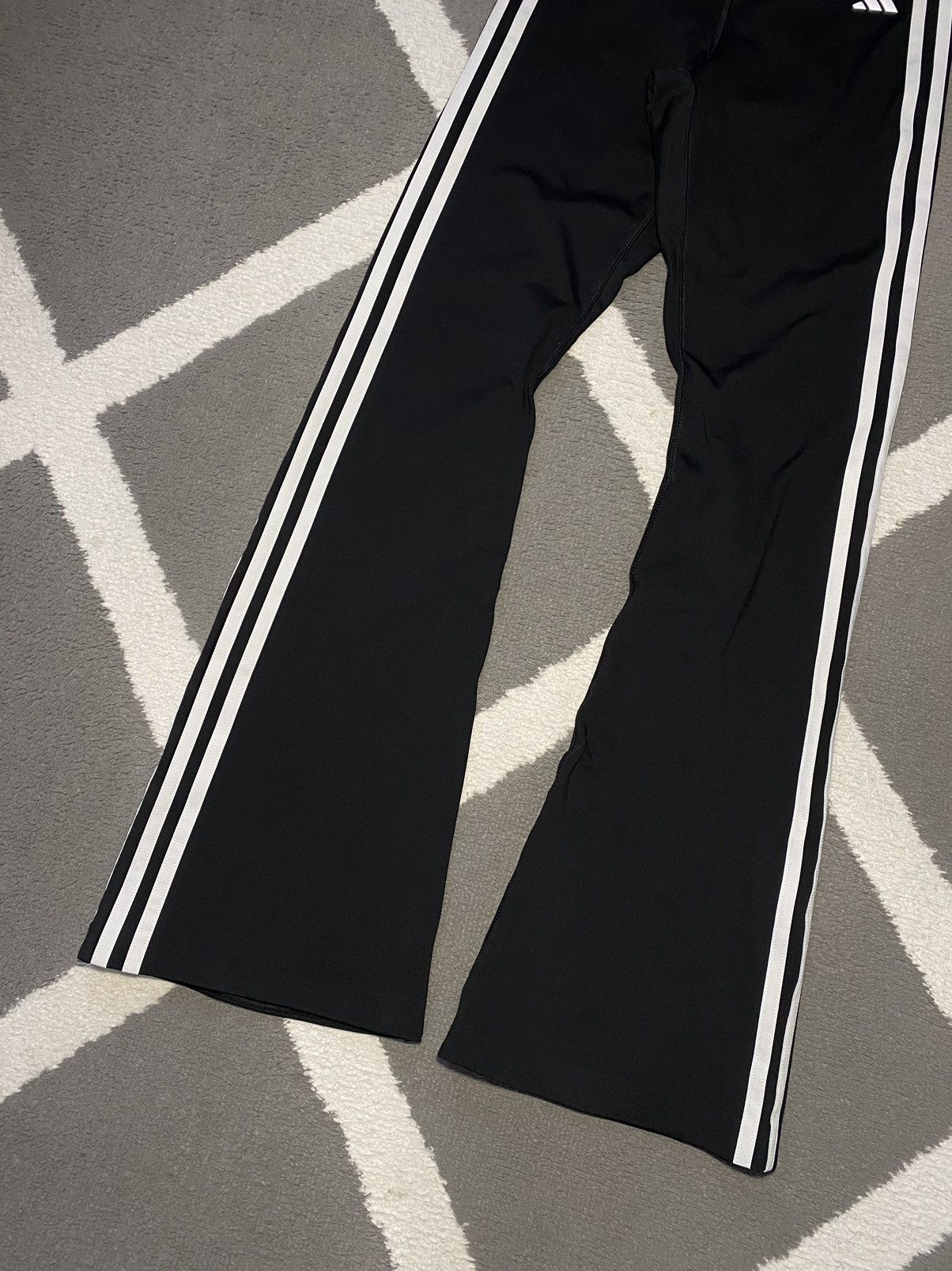 Adidas Adidas Training Essentials Flared women’s pants Size 27" / US 4 / IT 40 - 6 Thumbnail
