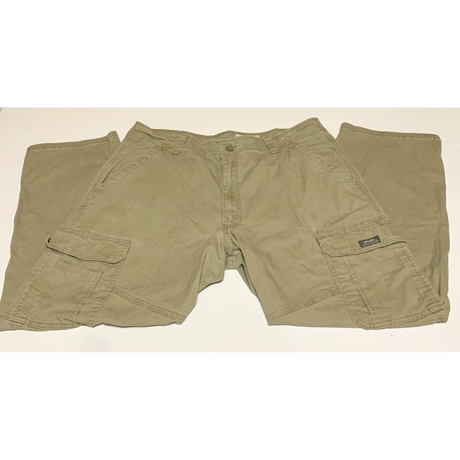 Wrangler Wrangler Pants Cargo Flat Front BeIGe 40x29 Men Relaxed Straight Leg Khaki Cargo Pants Size US 40 / EU 56 - 2 Thumbnail