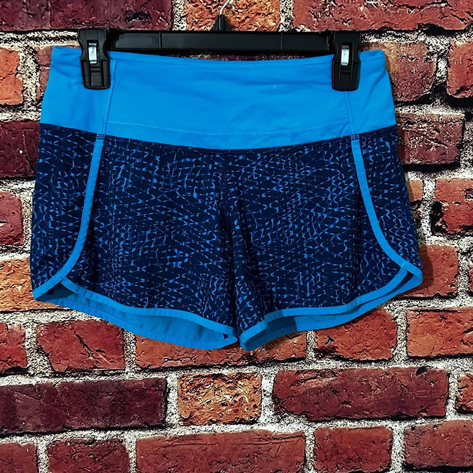 Lululemon lululemon shorts size 4 Size 26" / US 2 / IT 38 - 1 Thumbnail