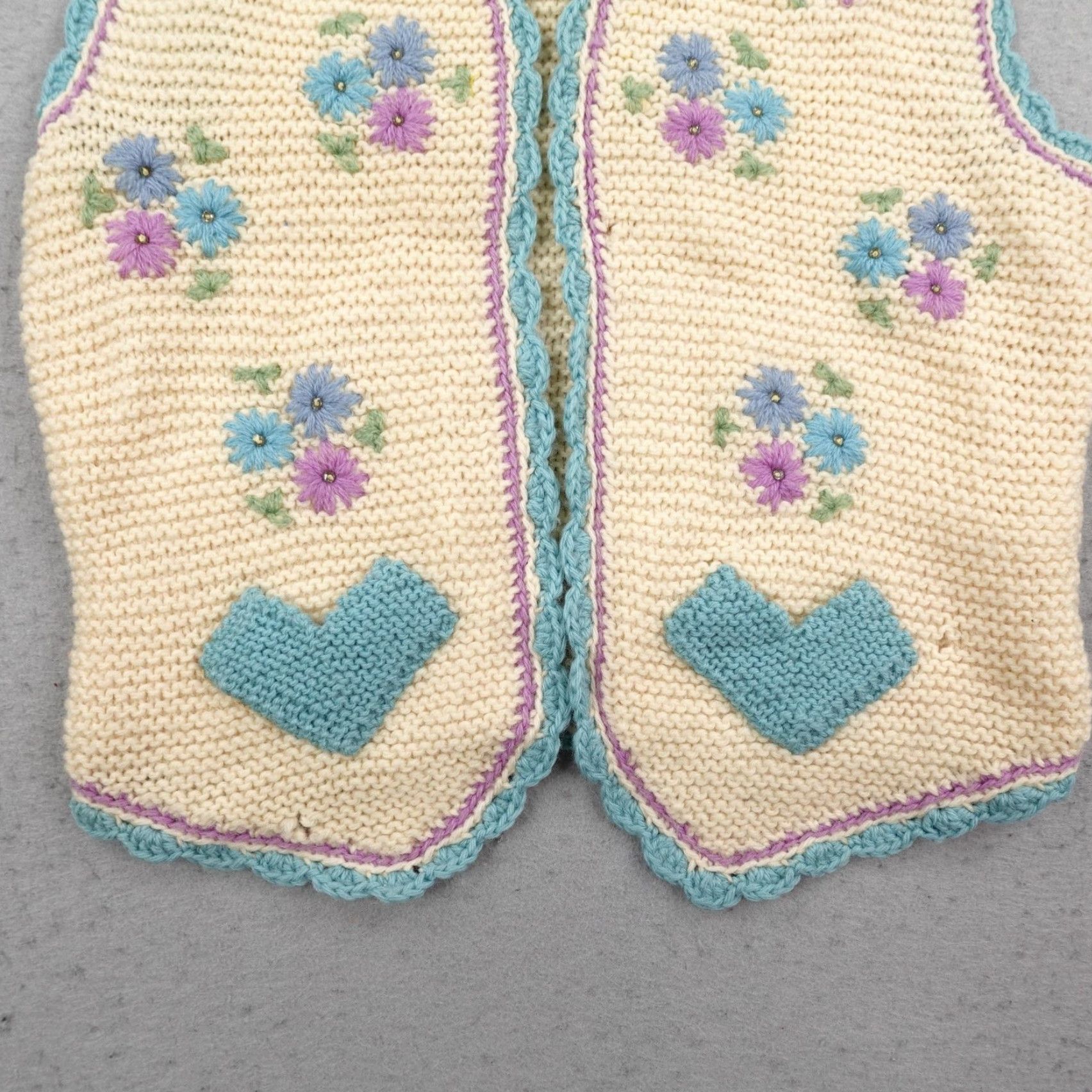 Vintage VINTAGE Hand Knitted Sweater Vest Womens XS Beige Blue Cardigan Floral Hearts Size XS / US 0-2 / IT 36-38 - 3 Thumbnail