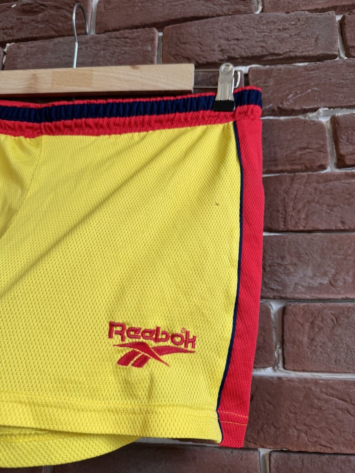 Reebok LIVERPOOL FC 90s FOOTBALL SHORTS SOCCER YELLOW SIZE S Size US 28 / EU 44 - 4 Thumbnail