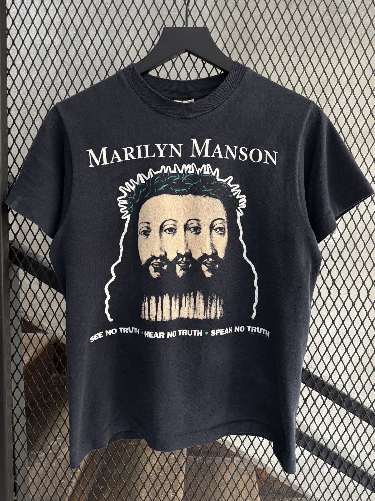 Marilyn Manson × Vintage Vintage GRAIL RARE 1996 Marilyn Manson Believe Jesus Tee Size US S / EU 44-46 / 1 - 1 Thumbnail