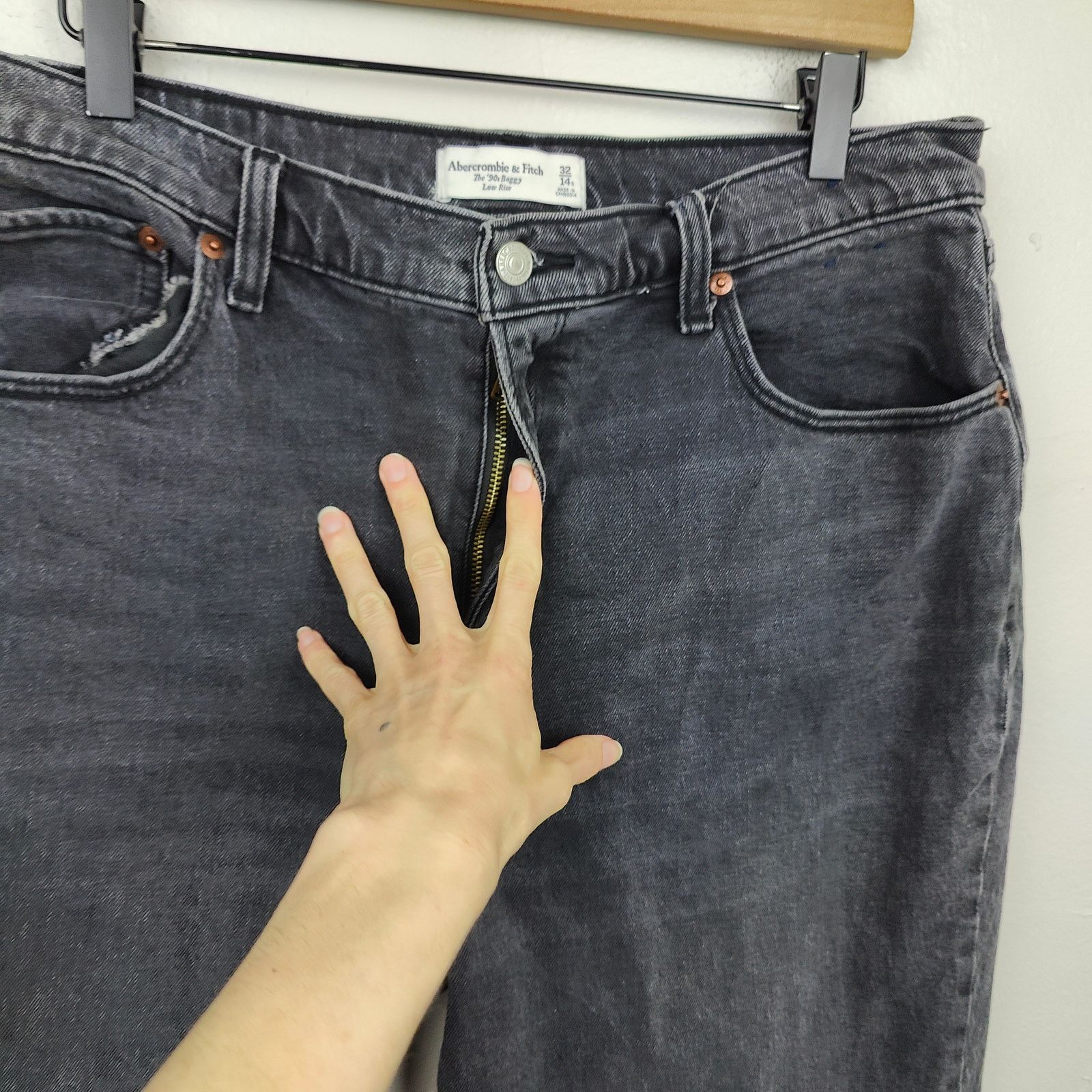 Abercrombie & Fitch Abercrombie & Fitch Curve Love The 90s Baggy Low Rise Jeans Size 36" / US 14 / IT 50 - 3 Thumbnail