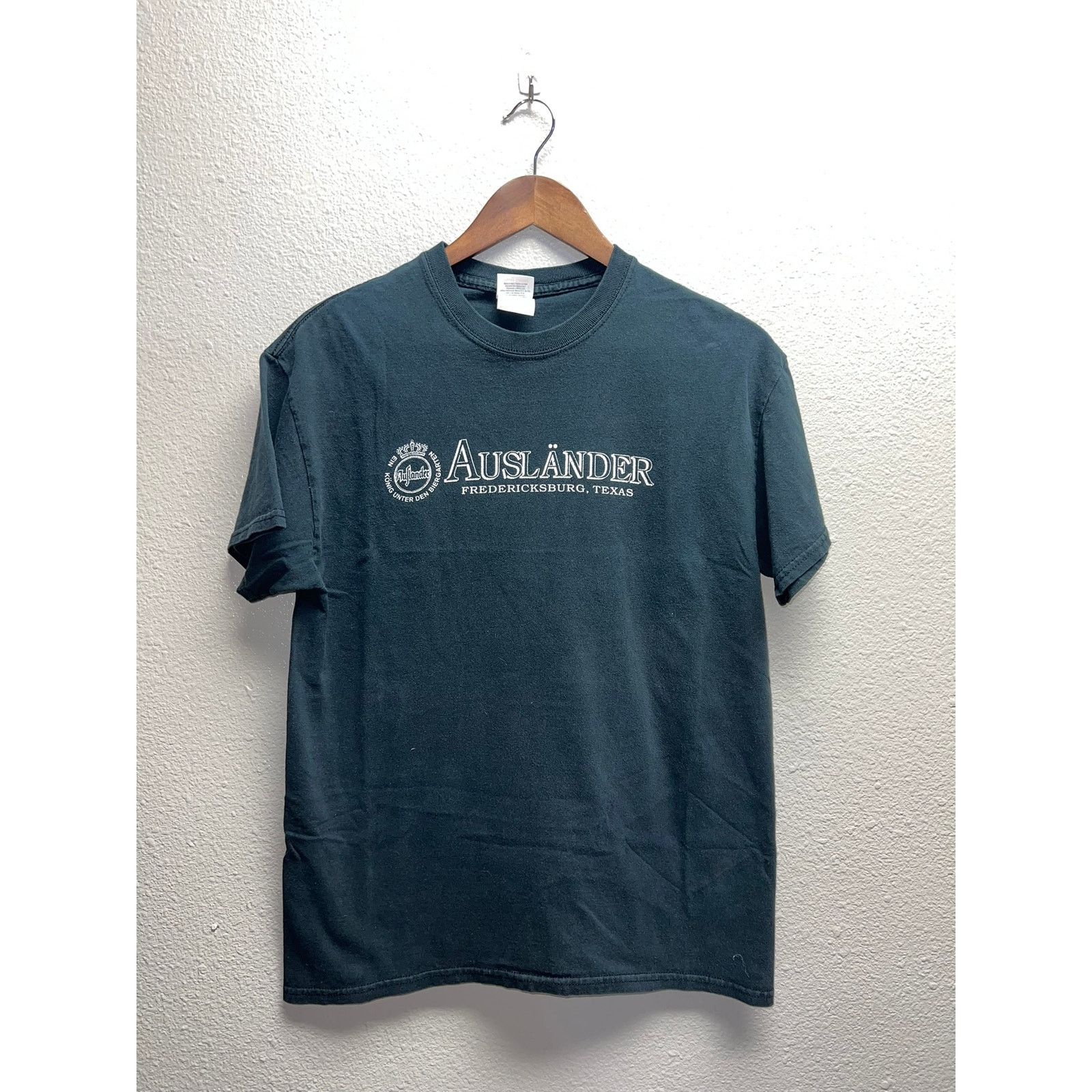 Gildan Vintage Auslander Shirt Fredericksburg Texas Beer Tee VTG M Size US M / EU 48-50 / 2 - 1 Thumbnail