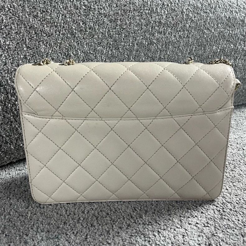 Chanel Chanel White Enamel Closure Chain Bag -2505 Size ONE SIZE - 2 Thumbnail
