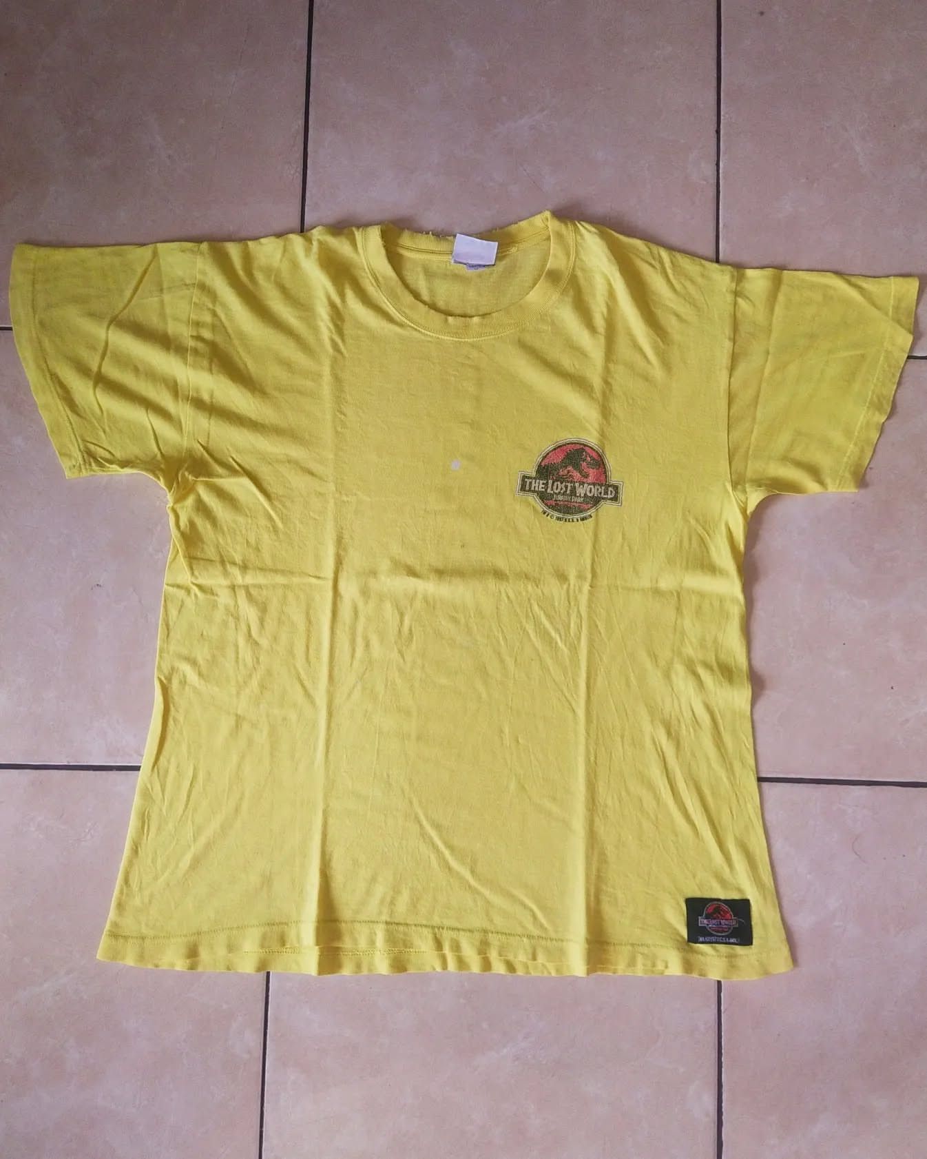 Anime × Vintage Vintage Jurassic Park Art Yellow 1997 Trashed Movie Tees Size US M / EU 48-50 / 2 - 2 Thumbnail