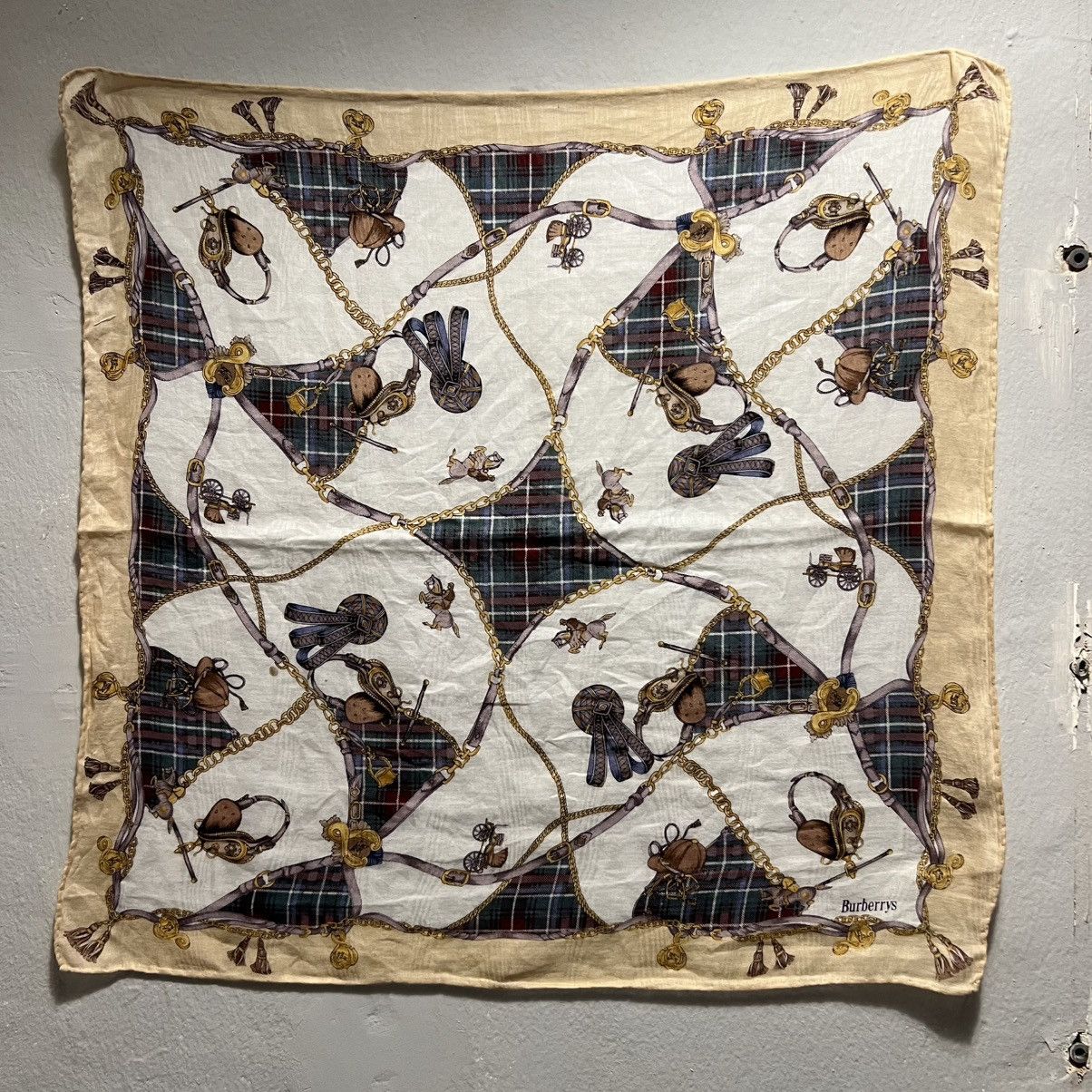 Burberry Burberry Scarf Vintage Print Size ONE SIZE - 1 Thumbnail
