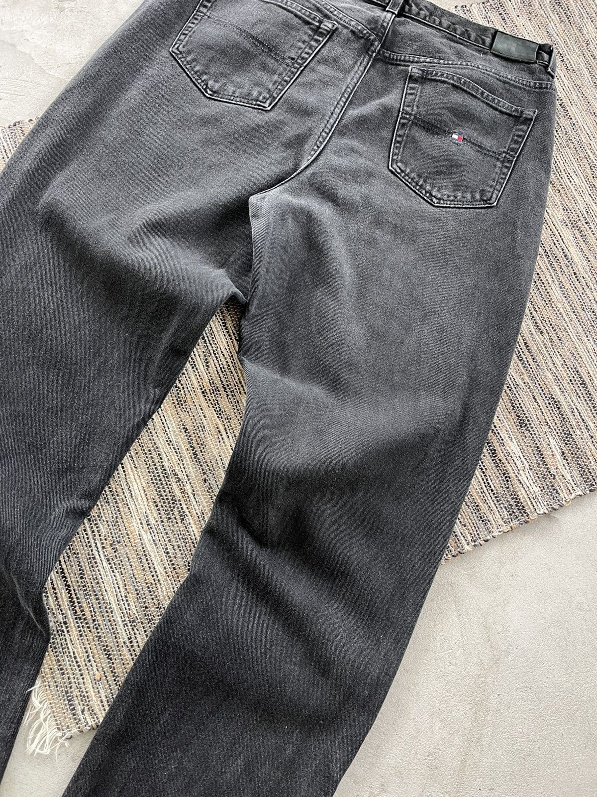 Tommy Hilfiger Vintage Tommy Hilfiger Black Grey Straight Denim Jeans Y2K Size US 34 / EU 50 - 12 Thumbnail