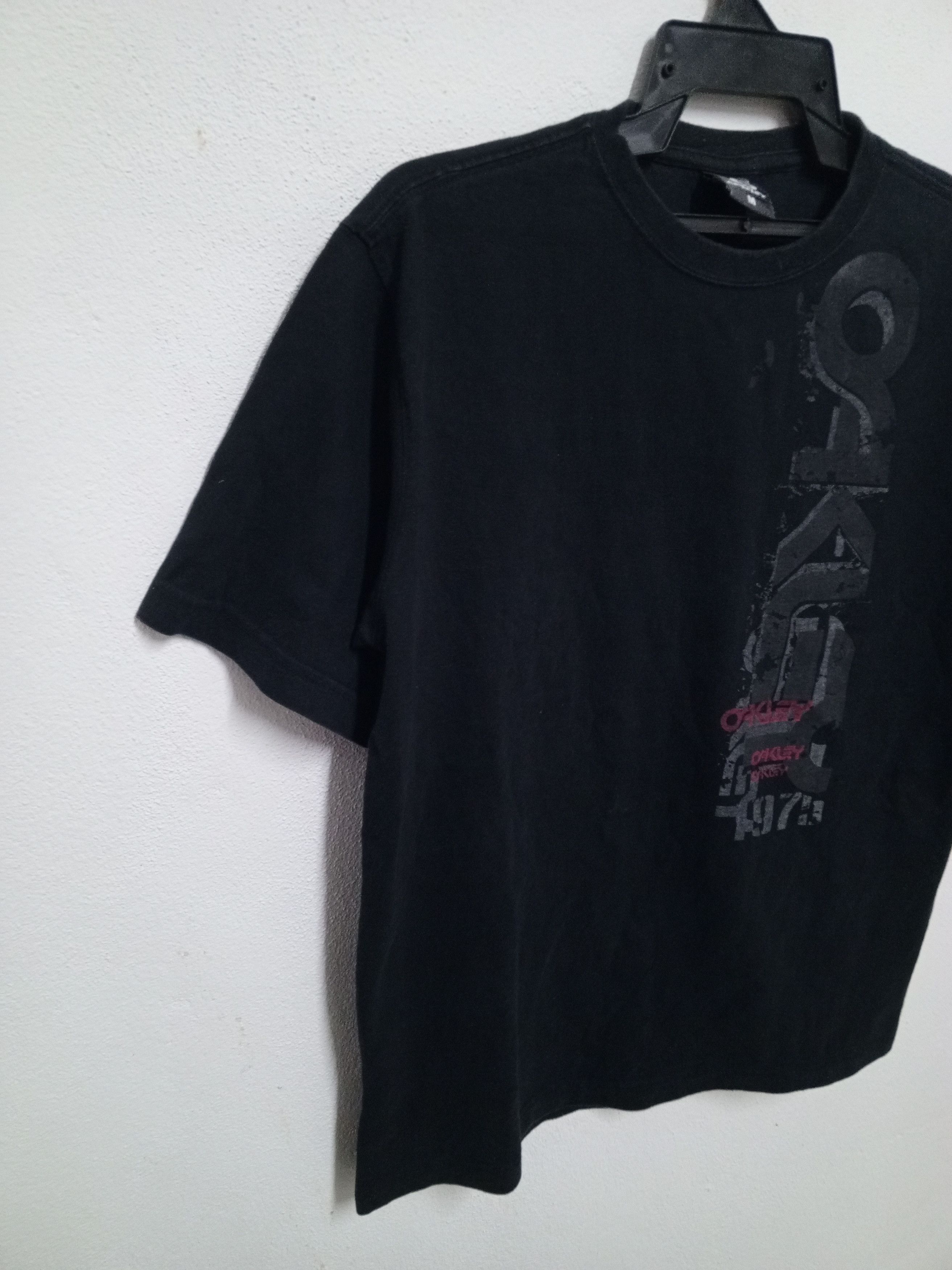 Oakley { vtg Oakley rare } black tshirt Size US L / EU 52-54 / 3 - 3 Thumbnail