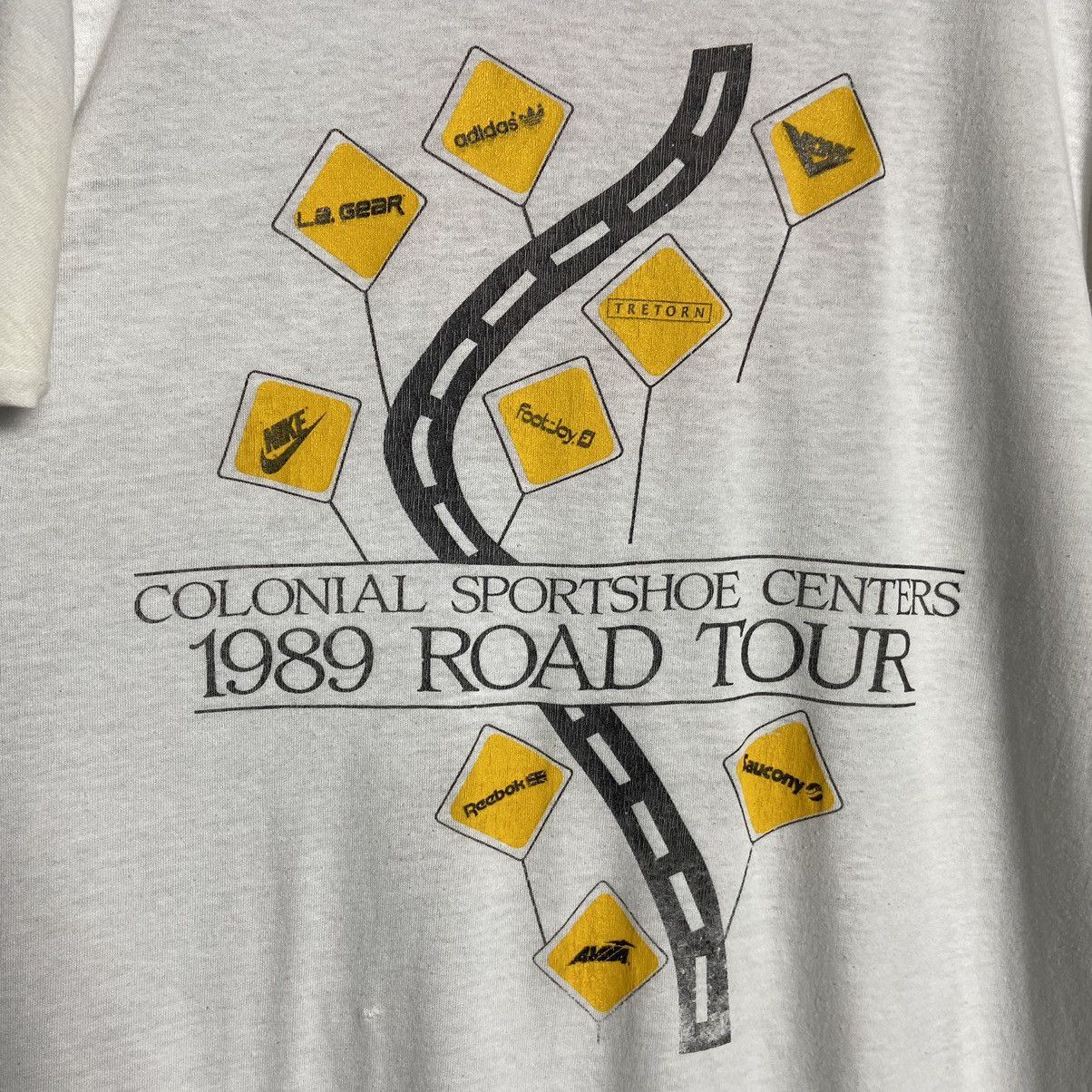 Vintage Vintage 80s Colonial Sportshoe Centers Road Tour T-Shirt Size US M / EU 48-50 / 2 - 3 Thumbnail