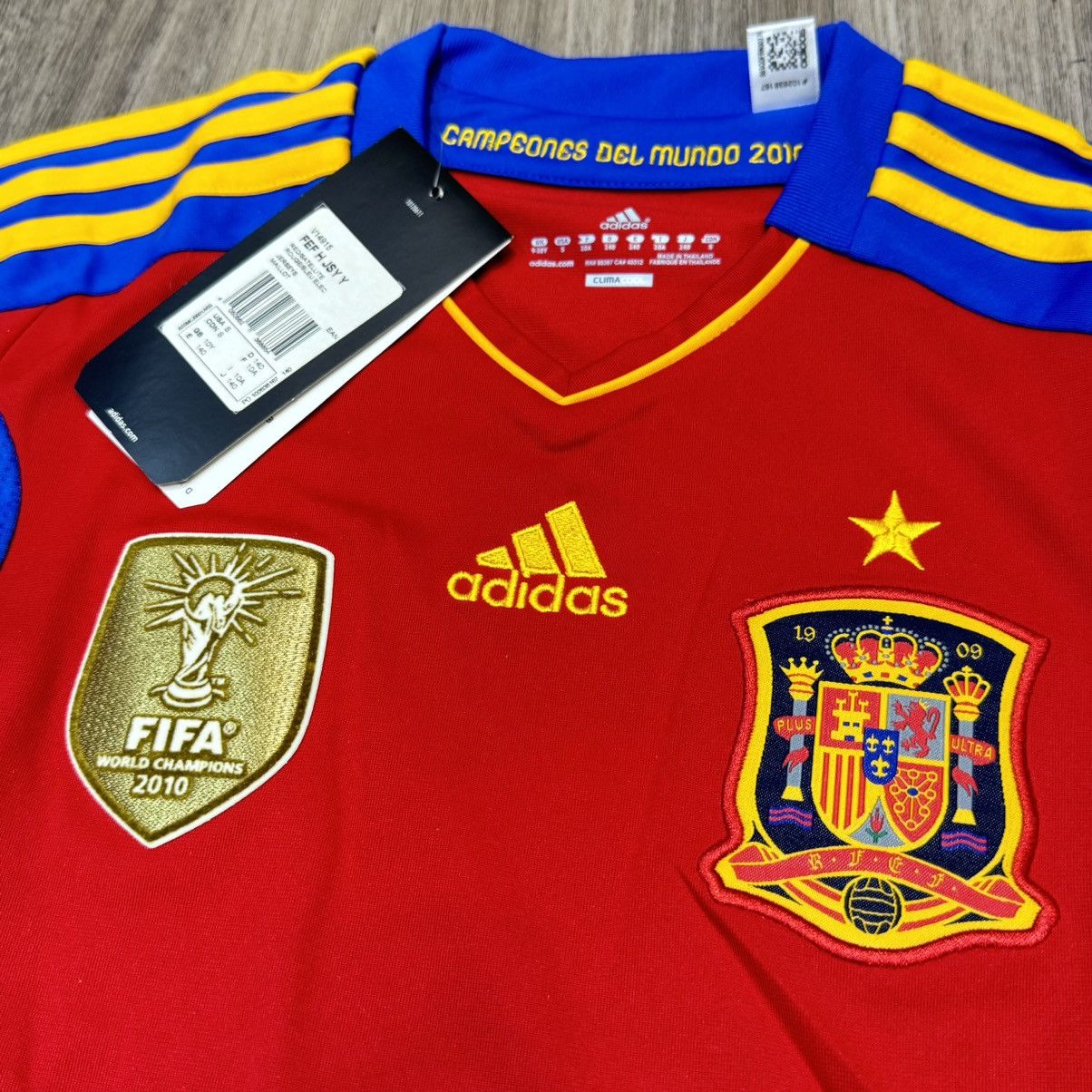Adidas (Youth size) Spain 10/11 home shirt (Bnwt) Size US XXS / EU 40 - 3 Thumbnail