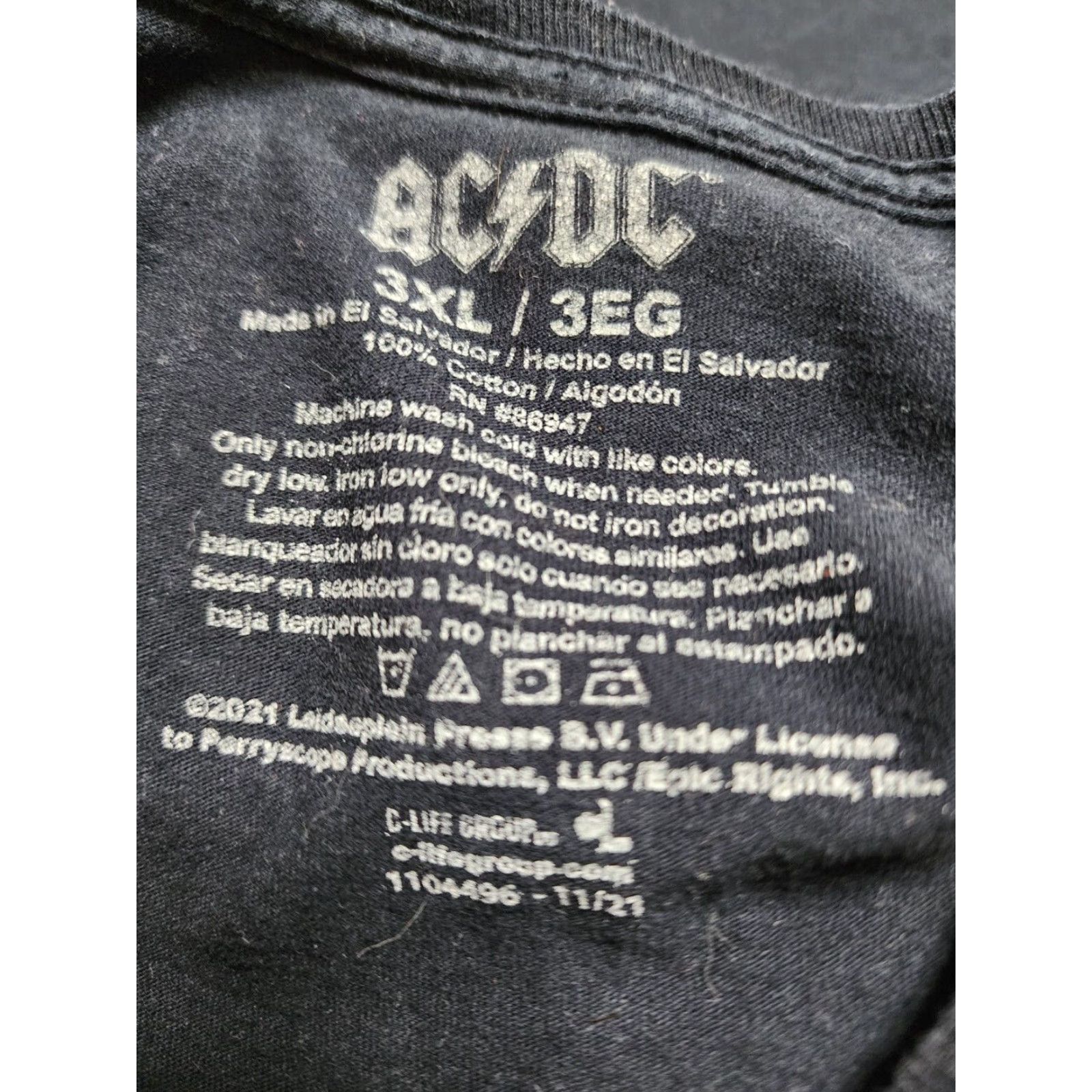 Vintage VINTAGE AC/DC Men's T-Shirt 3X Classic Rock Band Tee Short Sleeve Black 2020s Size US XXL / EU 58 / 5 - 4 Thumbnail