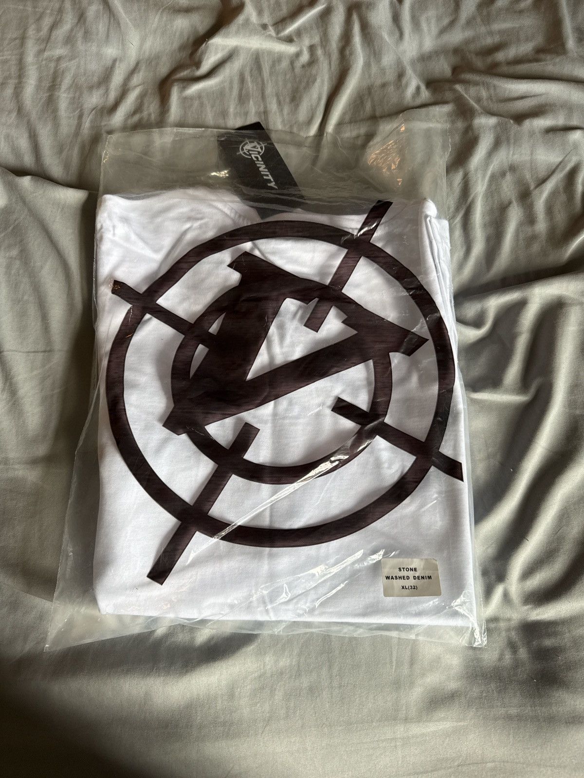 Other Vicinity White T-Shirt Size US XL / EU 56 / 4 - 8 Thumbnail