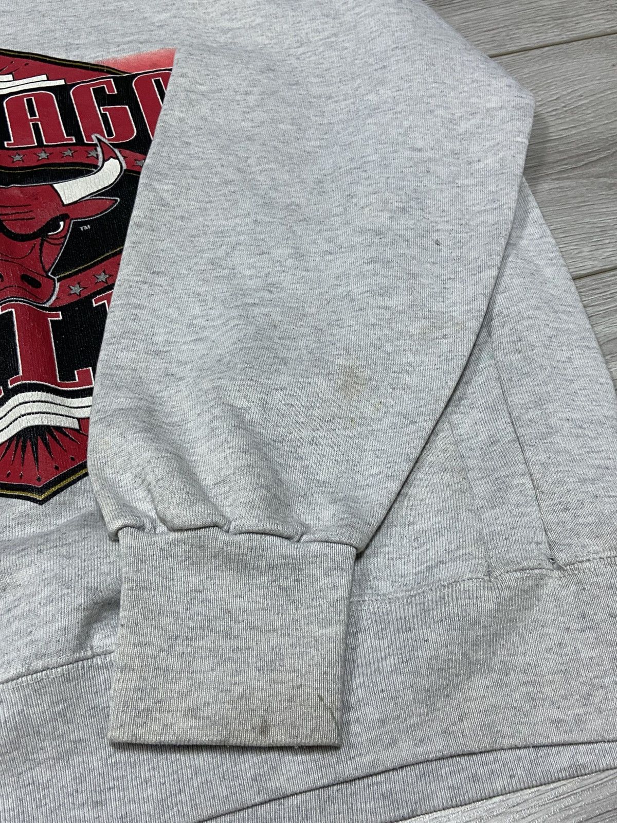 NBA NBA Chicago Bulls made in USA sweatshirt vintage Size US L / EU 52-54 / 3 - 9 Thumbnail