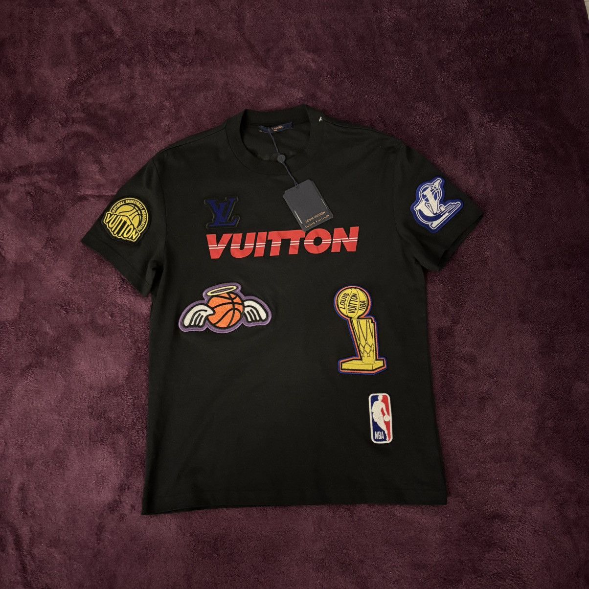Louis Vuitton × NBA Louis Vuitton NBA Patch Logo T Shirt Size US S / EU 44-46 / 1 - 1 Thumbnail