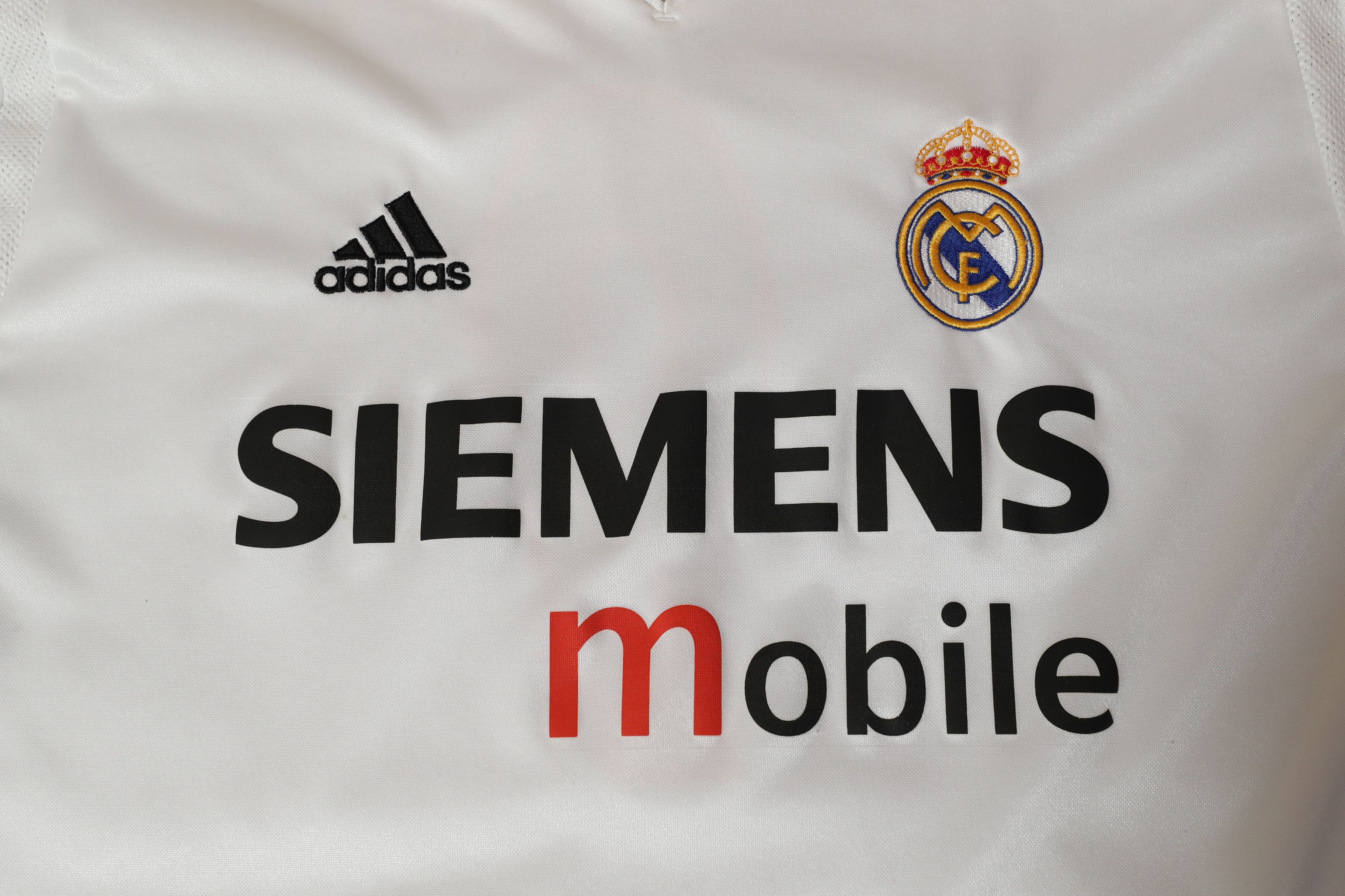 Adidas 2003-04 Real Madrid Home Shirt Ronaldo #9 (XL) Size US XL / EU 56 / 4 - 4 Thumbnail