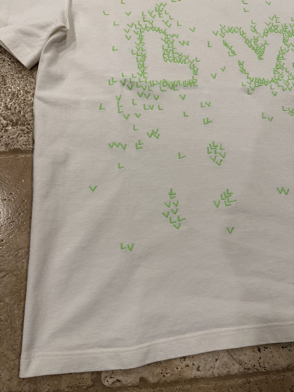Louis Vuitton Louis Vuitton LV Spread Plane Embroidery Logo White T-Shirt Size US XXL / EU 58 / 5 - 4 Thumbnail