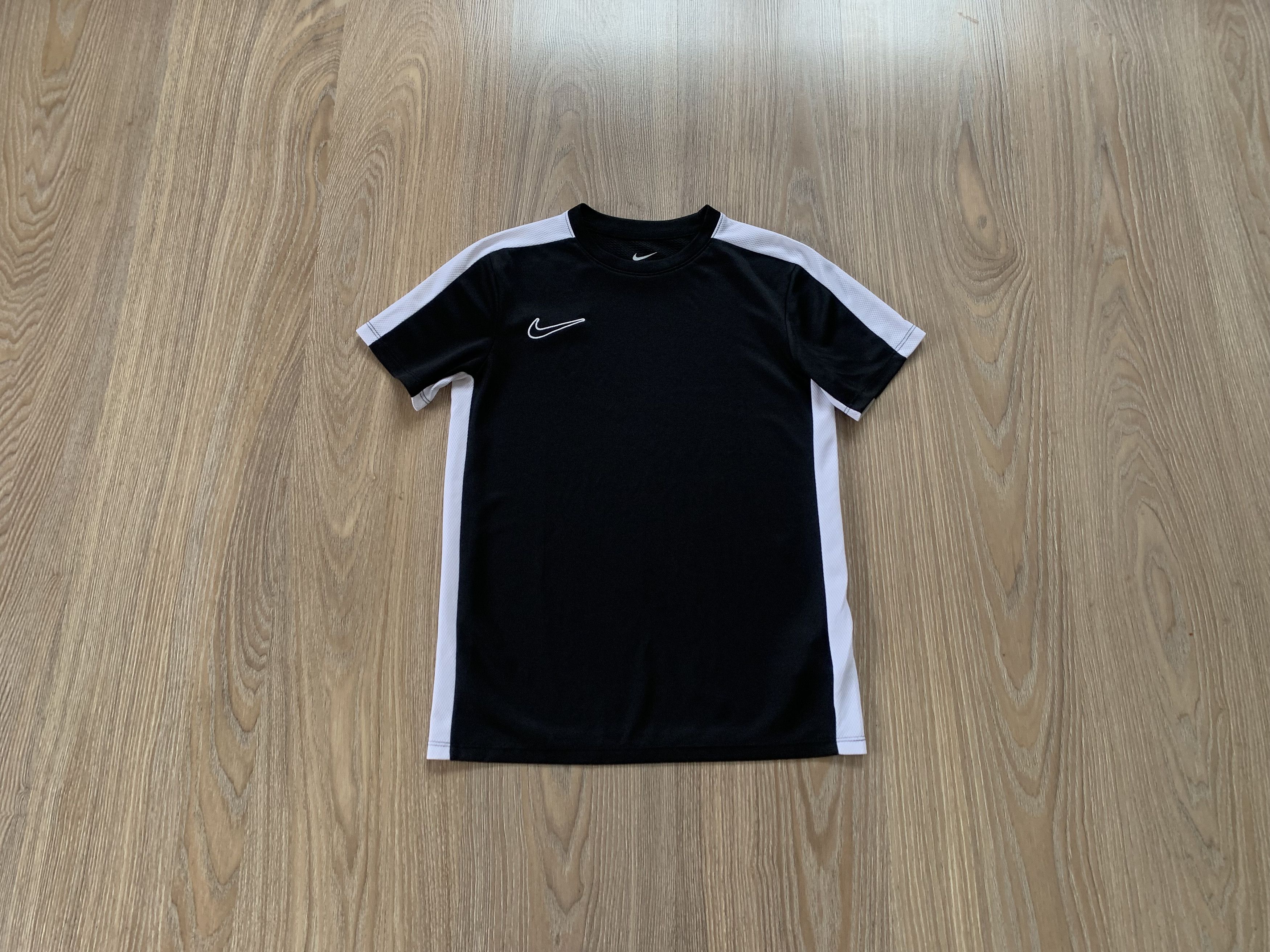 Nike Youth Nike Dri-Fit Black Training T-Shirt Size US XXS / EU 40 - 1 Thumbnail