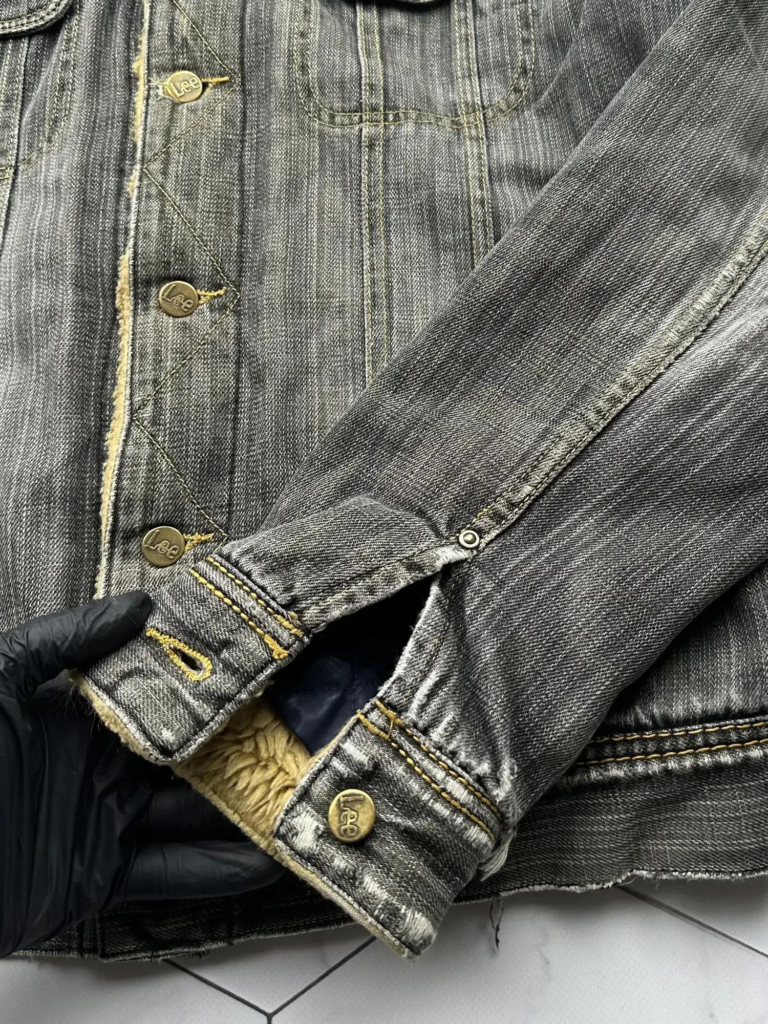 Lee Lee Thrashed Vintage Denim Jacket (B232) Size US XL / EU 56 / 4 - 5 Thumbnail