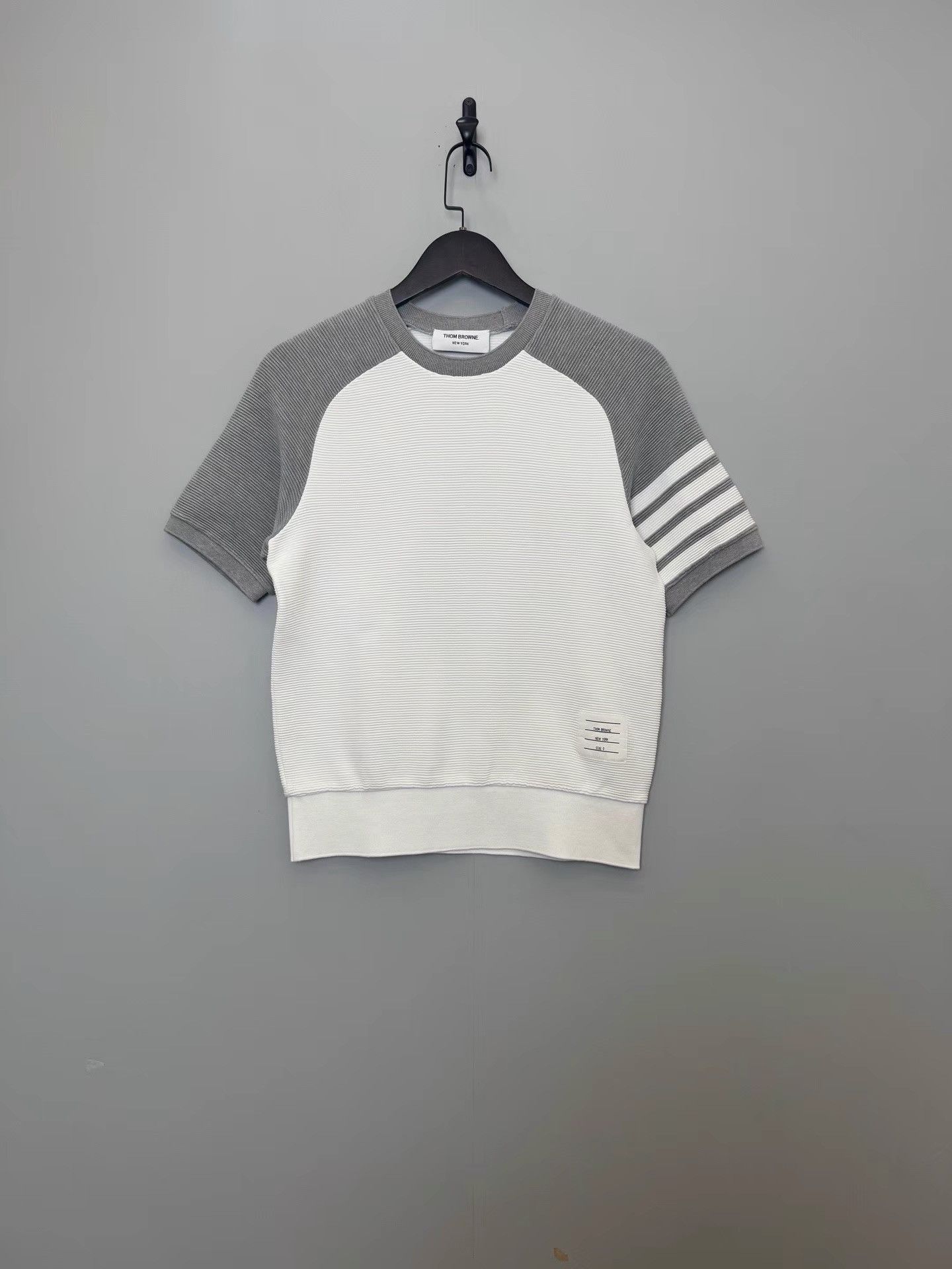 Thom Browne Thom Browne New Waffle Stripe Short-Sleeve Sweatshirt K36 Size US XS / EU 42 / 0 - 1 Thumbnail