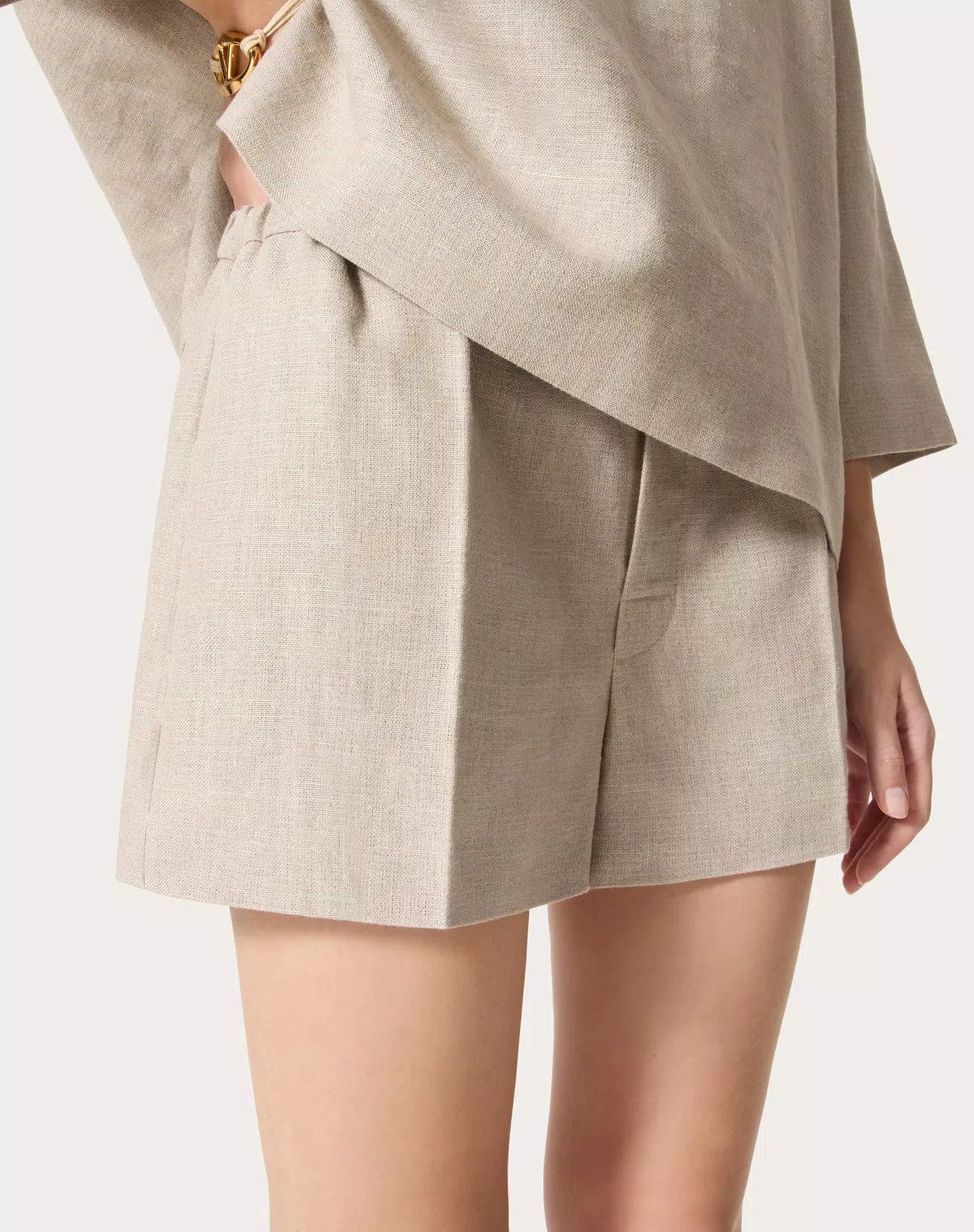 Valentino o1s1wg110525 Linen Canvas Bermuda Shorts in Beige Size 32" / US 10 / IT 46 - 6 Thumbnail