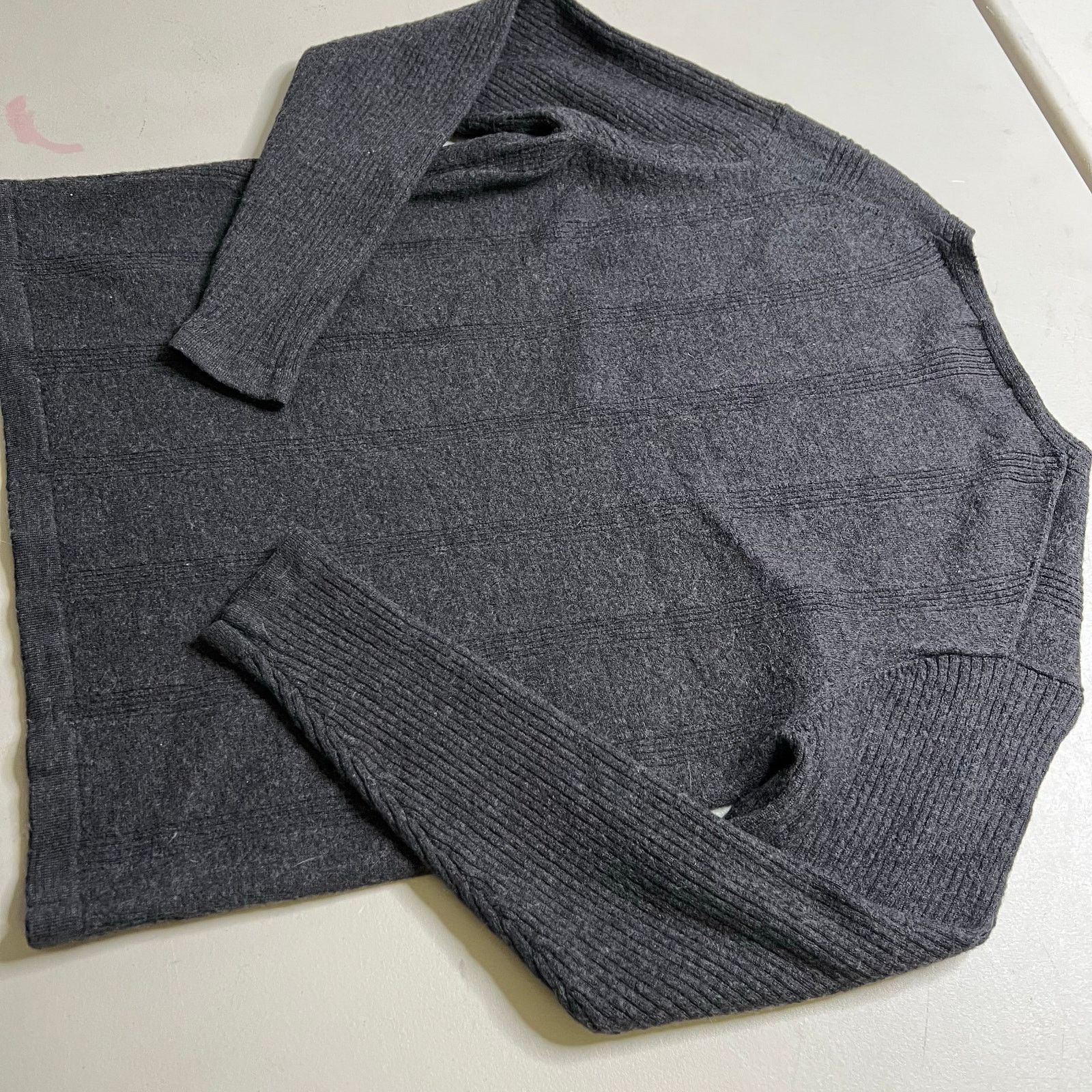 Alfani Alfani Sweater Womens M Gray Merino Wool Mark Ribbed V-neck Size US M / EU 48-50 / 2 - 8 Thumbnail