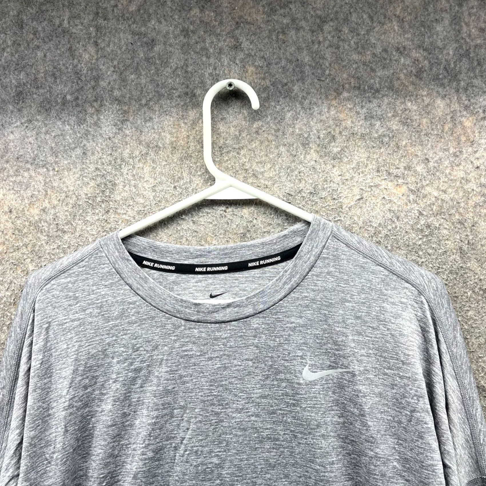Nike Nike Shirt Mens Medium Gray Long Sleeve Lightweight Running Dri-Fit Gym Size US M / EU 48-50 / 2 - 6 Thumbnail