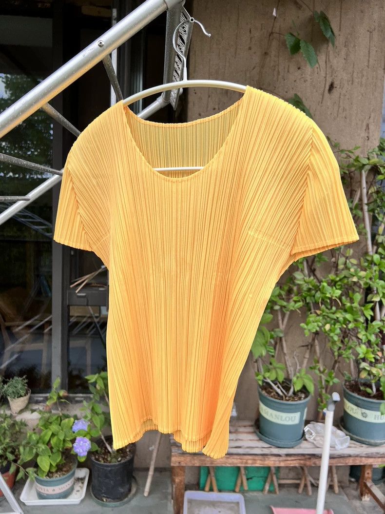 Issey Miyake Issey Miyake size:3 Light yellow pleated short-sleeved shi Size S / US 4 / IT 40 - 1 Thumbnail