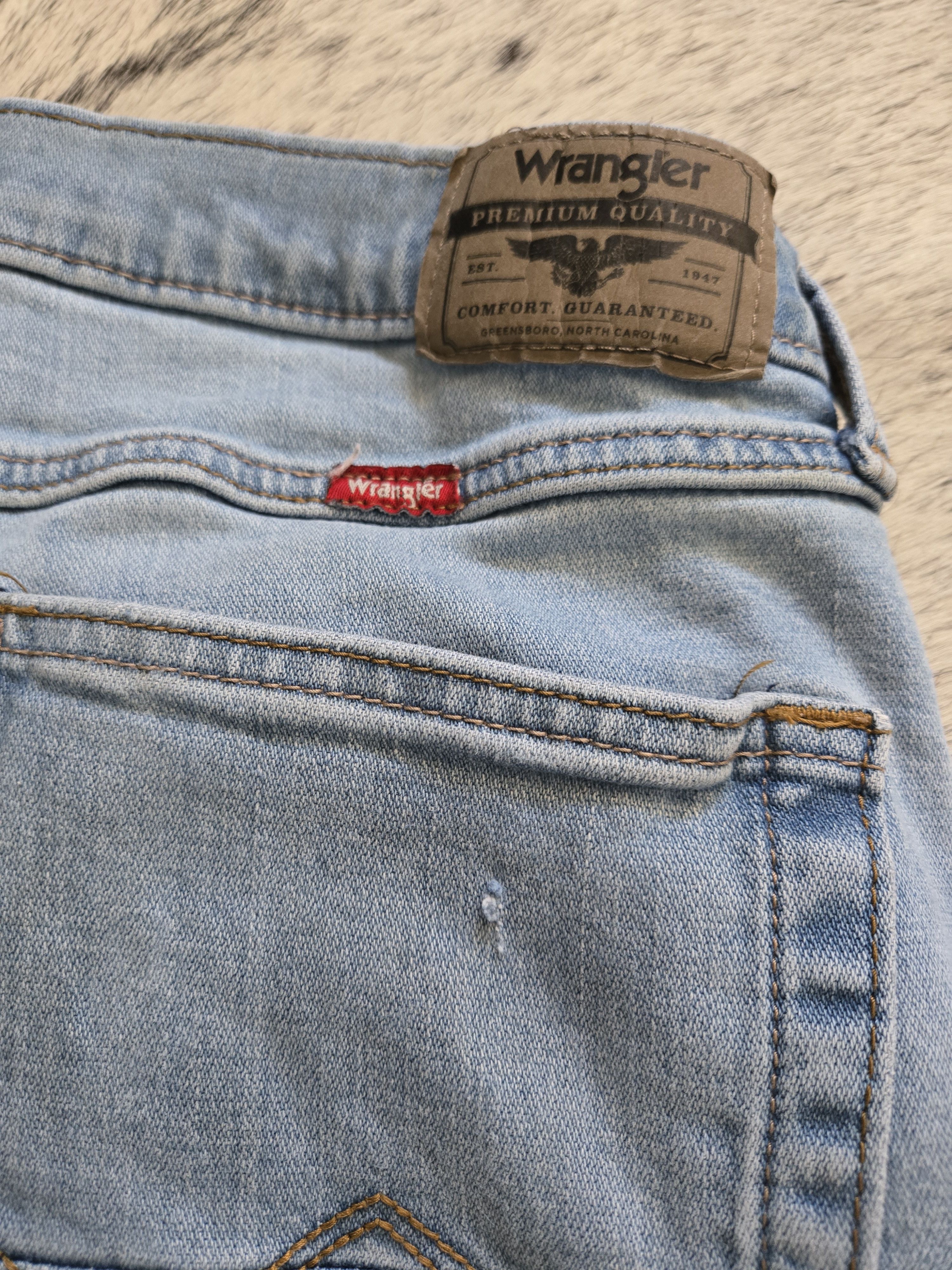 Wrangler 30/32 relaxed bootcut Size US 30 / EU 46 - 4 Thumbnail