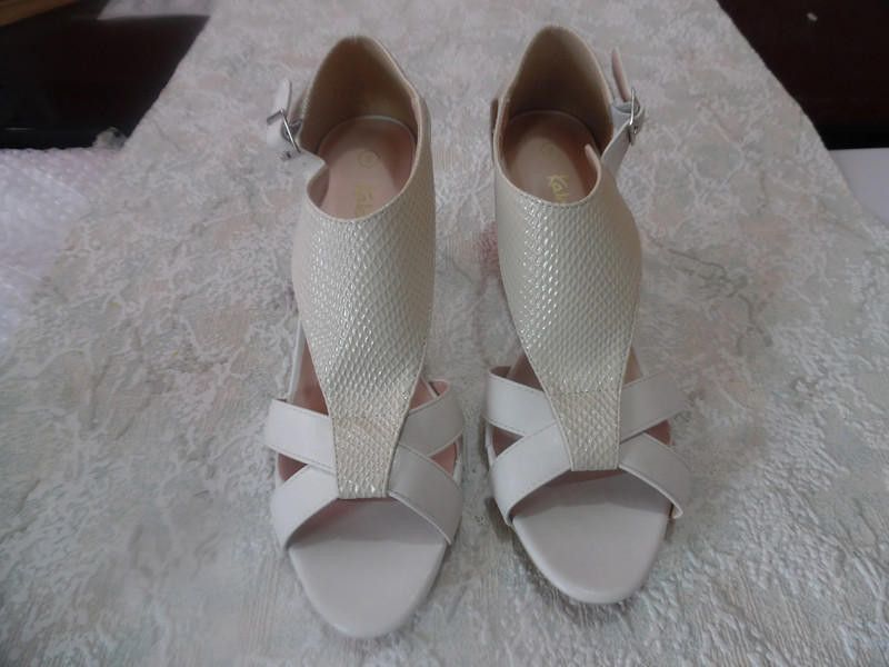 Designer Kaleidoscope women's cream shoes size 8 UK Size US 8.5 / IT 38.5 - 6 Thumbnail