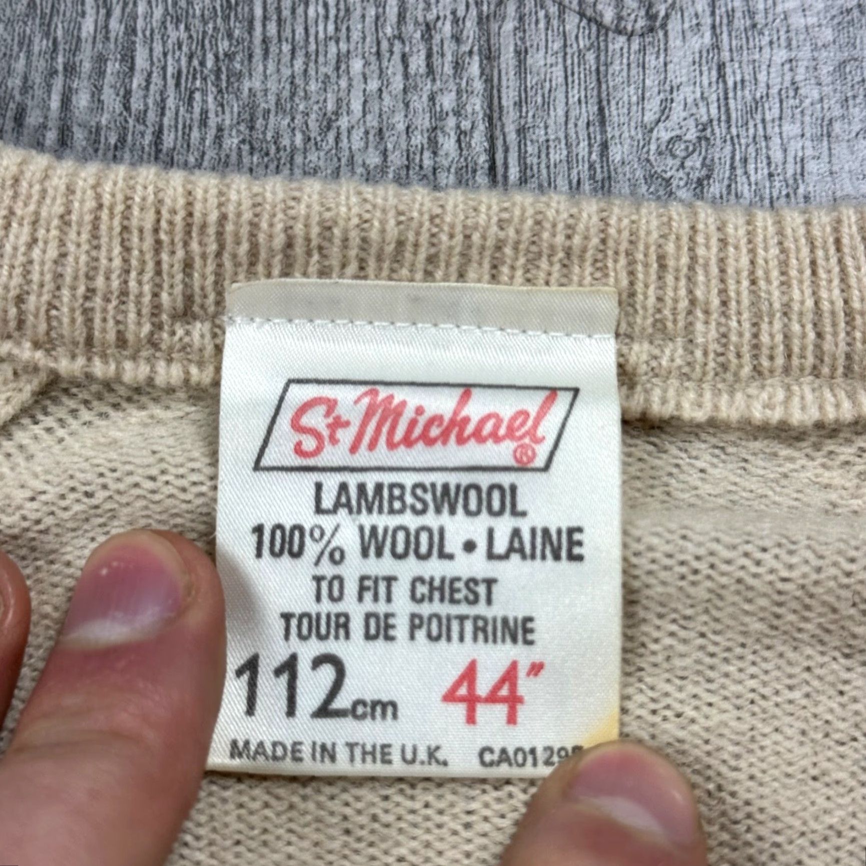 Vintage VINTAGE St. Michael Made in England 100% Lambswool V-Neck Sweater Men’s XL Beige Knit Classic 80s 90s Size US XL / EU 56 / 4 - 3 Thumbnail