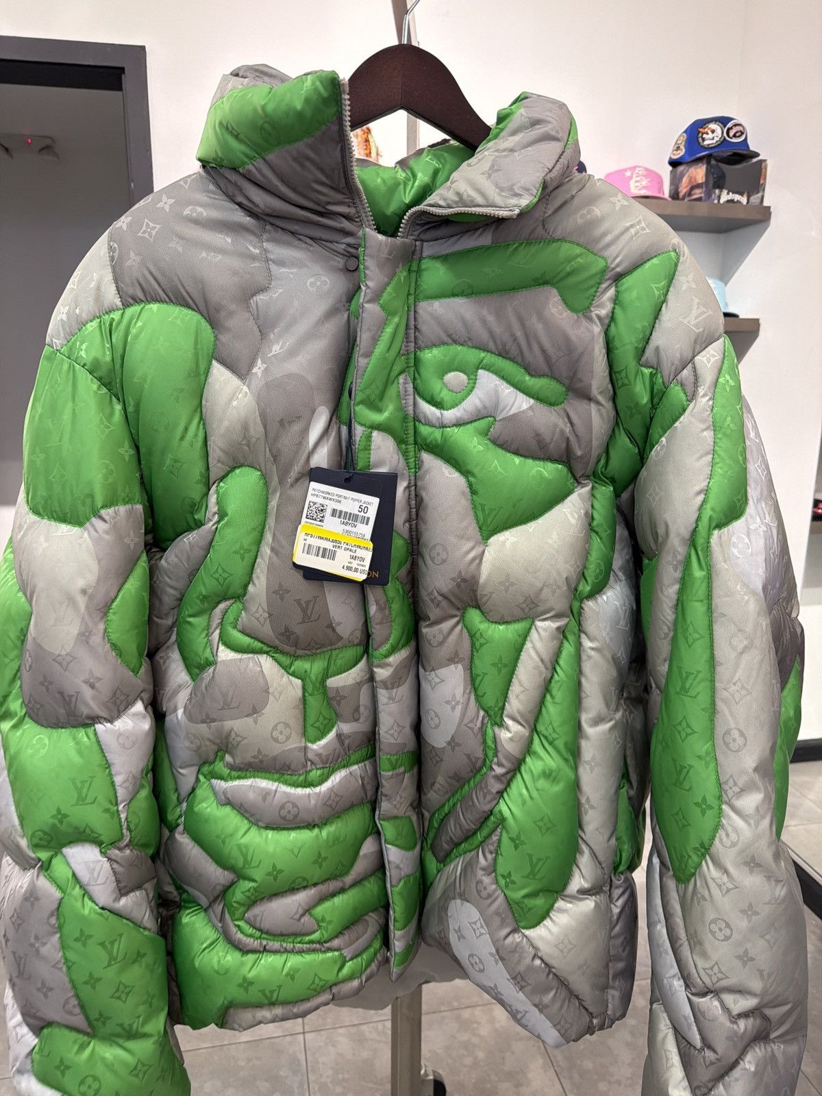 Louis Vuitton Louis Vuitton patch worked portrait puffer jacket Size US M / EU 48-50 / 2 - 1 Thumbnail