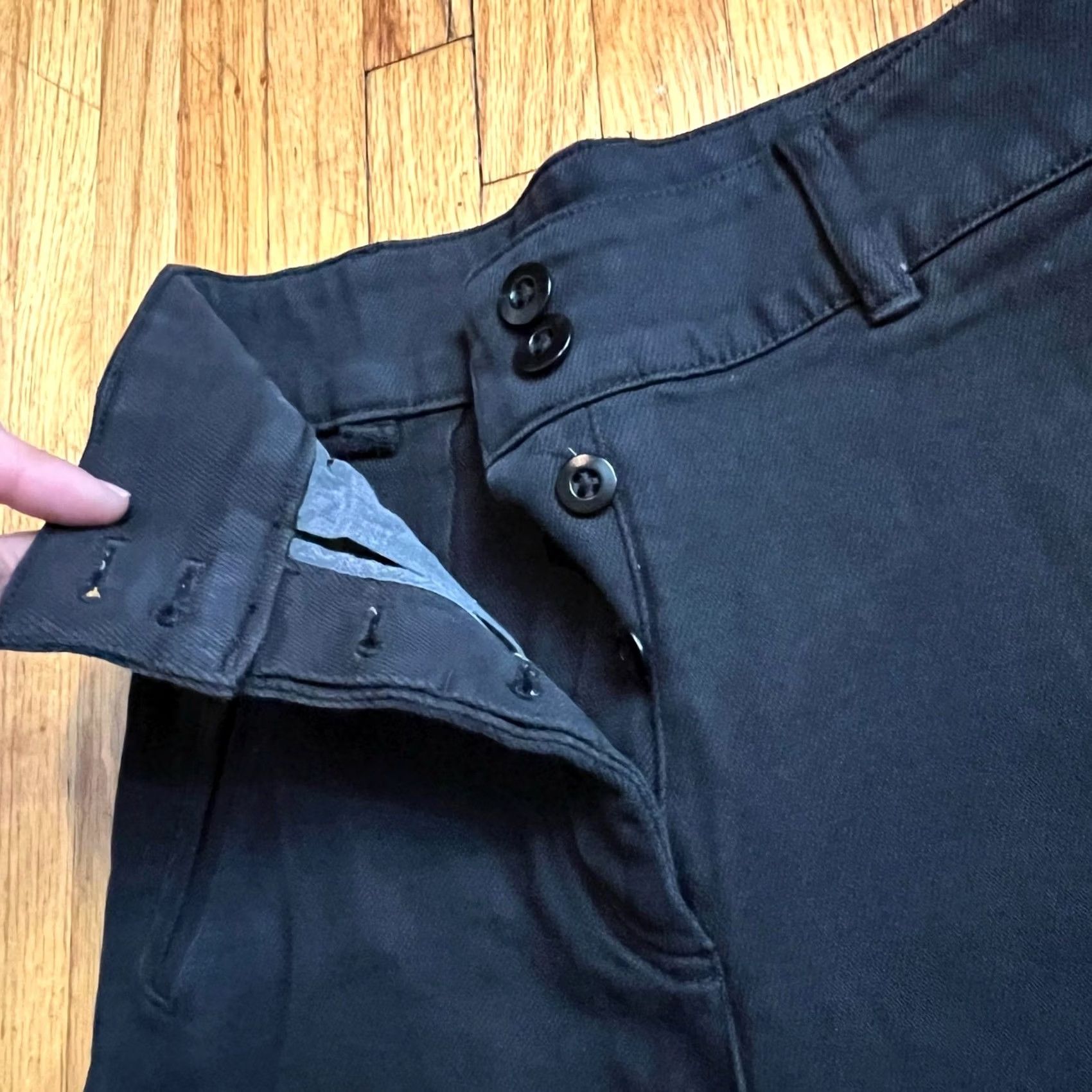 Vintage Wilfred Free Aritzia Pants Womens 00 Black Modern Cargo Ankle Crop Womens Pants 00 Black Cropped Ankle Cargo Womens Size 24" / US 00 / IT 34 - 2 Thumbnail