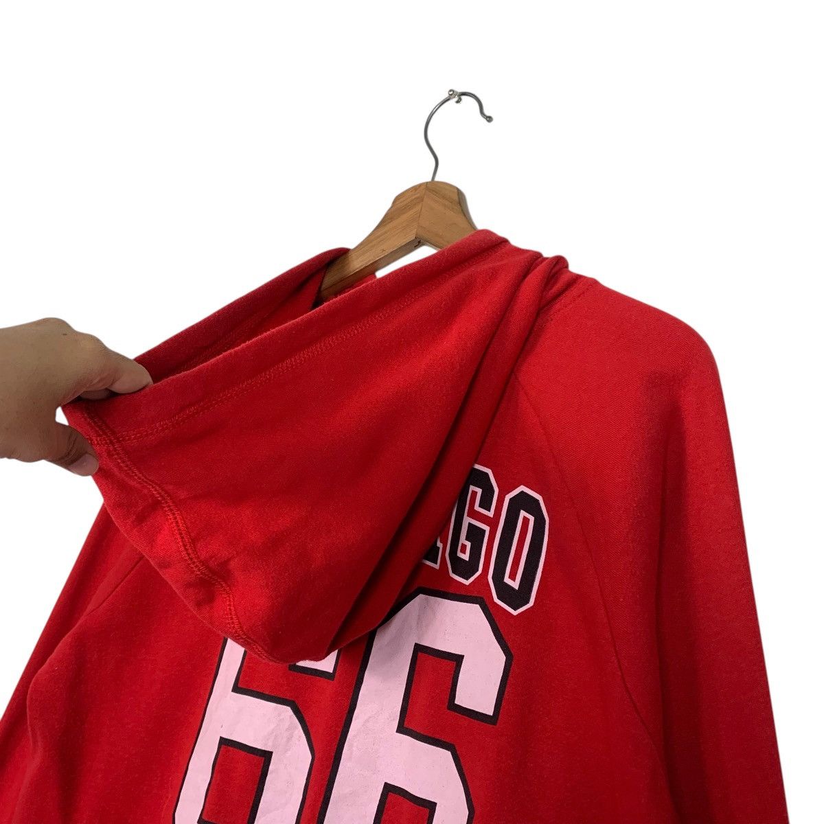 NBA NBA Chicago Bulls 66 Red Pullover Hoodie Size US L / EU 52-54 / 3 - 9 Thumbnail