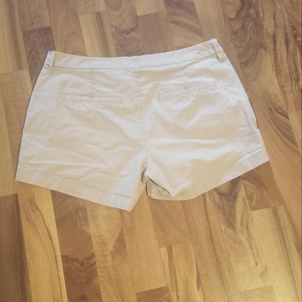 Old Navy Old Navy Khaki Shorts Size 8 Size 30" / US 8 / IT 44 - 2 Thumbnail