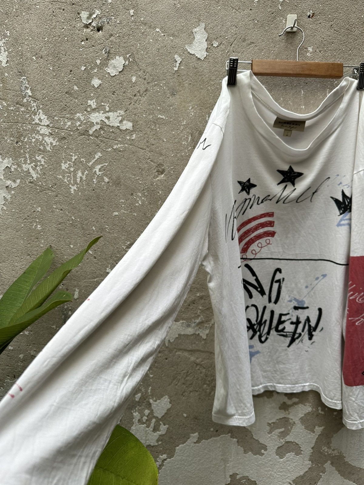 Burberry Authentic Burberry Art Distressed Longsleev Tshirt Size US M / EU 48-50 / 2 - 5 Thumbnail