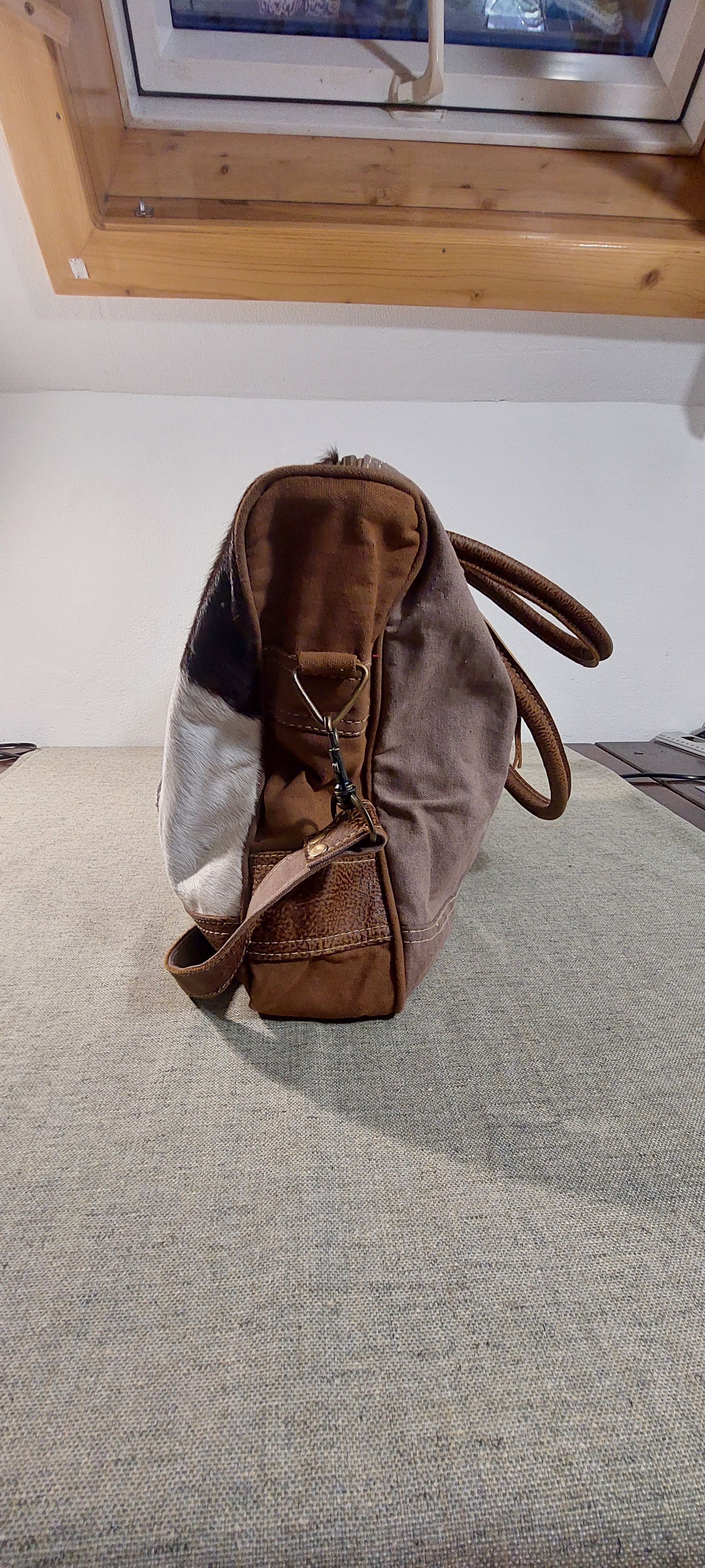 Vintage Vintage Cowhide Leather & Canvas Boho Western Travel Tote Size ONE SIZE - 4 Thumbnail